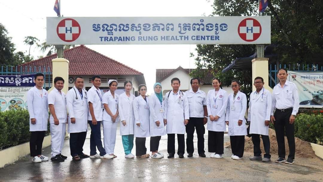 ក្រុមគ្រូពេទ្យផ្នែកសង្គ្រោះបន្ទាន់នៃមន្ទីរពេទ្យបង្អែកខេត្តកោះកុង បានចុះមកបណ្តុះបណ្តាលបន្ថែមដល់មន្រ្តីមណ្ឌលសុខភាពត្រពាំងរូង ស្តីពីការសង្គ្រោះបឋមប្រកបដោយសុវត្ថិភាព។