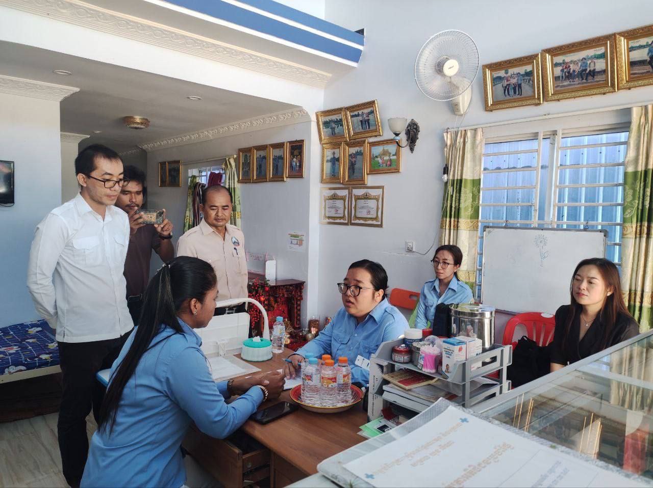 ក្រុមការងារសេវាសុខាភិបាលឯកជនមន្ទីរសុខាភិបាលនៃរដ្ឋបាលខេត្តកោះកុង បានចុះត្រួតពិនិត្យទីតាំងសេវាសុខាភិបាលឯកជន ចំនួន២ទីតាំង នៅស្រុកមណ្ឌលសីមា ខេត្តកោះកុង។