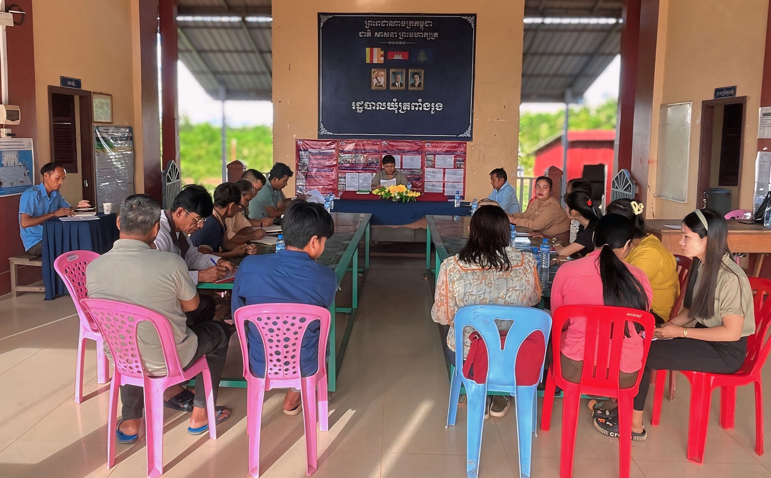 គណៈកម្មាធិការពិគ្រោះយោបល់កិច្ចការនារី និងកុមារ ឃុំត្រពាំងរូង (គ.ក.ន.ក) បានរៀបចំកិច្ចប្រជុំប្រចាំខែតុលា ដើម្បីបូកសរុបលទ្ធផលការងារ និងលើកទិសដៅការងារបន្តនៅខែវិច្ឆិកា