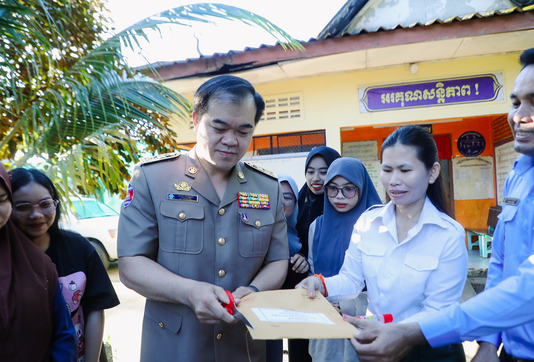 លោក ឈេង សុវណ្ណដា អភិបាលរង នៃគណៈអភិបាលខេត្តកោះកុង បានអញ្ជើញប្រកាសលទ្ធផលប្រឡងសញ្ញាបត្រទុតិយភូមិ នៅមណ្ឌលសាលាបថមសិក្សាទីរួមខេត្ត