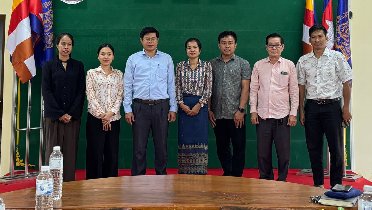 មន្ទីរកសិកម្ម រុក្ខាប្រមាញ់ និងនេសាទខេត្តកោះកុង ៖ ជួបប្រជុំជាមួយក្រុមការងារនាយកដ្ឋានកសិ-ឧស្សាហកម្ម ក្នុងគោលបំណងចុះប្រមូលទិន្នន័យអ្នកកែច្នៃផលិតផលកសិកម្ម និងមានគម្រោងសកម្មភាពចុះបើកវគ្គបណ្តុះបណ្តាល ស្តីពីបច្ចេកវិទ្យា និងនវានុវត្តន៍កសិផលិតផលនៅខេត្តកោះកុង ដែលផ្តោតសំខាន់លើការផលិតទឹកប្រេងខ្យង ពីគ្រំចំពុះទា ក្រោយពីមានបញ្ហាលើទីផ្សារកន្លងមក