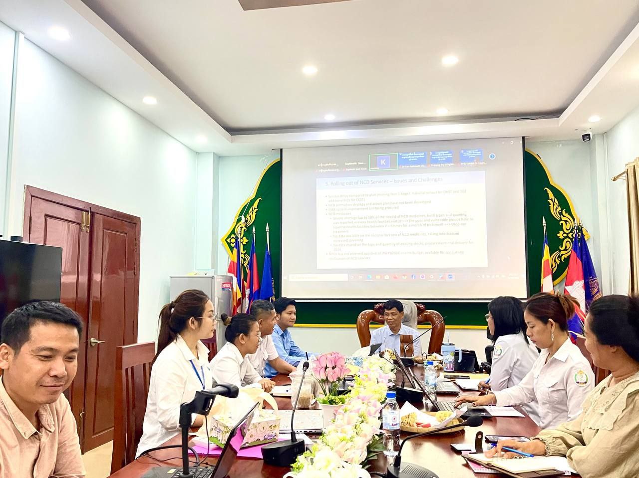 ឯកឧត្ដមវេជ្ជបណ្ឌិត ទៅ ម៉ឹង ប្រធានមន្ទីរសុខាភិបាលខេត្តកោះកុង និងប្រធានការិយាល័យសុខាភិបាលស្រុកប្រតិបត្តិទាំងពីរ និងមន្ត្រីពាក់ព័ន្ធក្រោមឱវាទ បានចូលរួមកិច្ចប្រជុំ Wrap up of Technical Mission to Prepare for the Mid-Term Review សម្រាប់គម្រោង H-EQIP 2