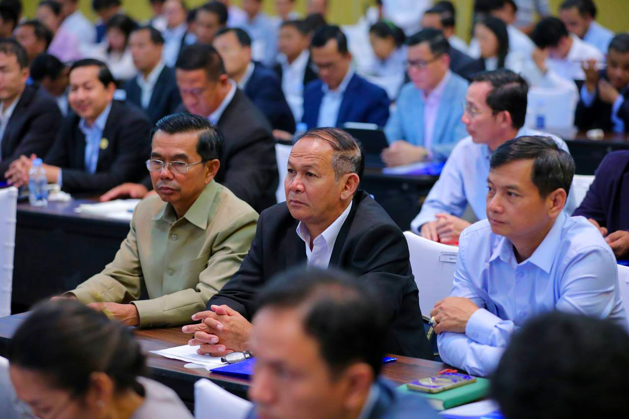 លោក ឡុង ពុទ្ធី ប្រធានមន្ទីរមុខងារសាធារណៈខេត្តកោះកុង បានអញ្ជើញចូលរួម «សិក្ខាសាលាផ្សព្វផ្សាយស្ដីពីផែនការសកម្មភាព ២០២៤-២០២៨ ដើម្បីអនុវត្តវិធានការគន្លឹះក្នុងការកែទម្រង់រដ្ឋបាលសាធារណៈរបស់រាជរដ្ឋបាលភិបាល នីតិកាលទី៧នៃរដ្ឋសភា»