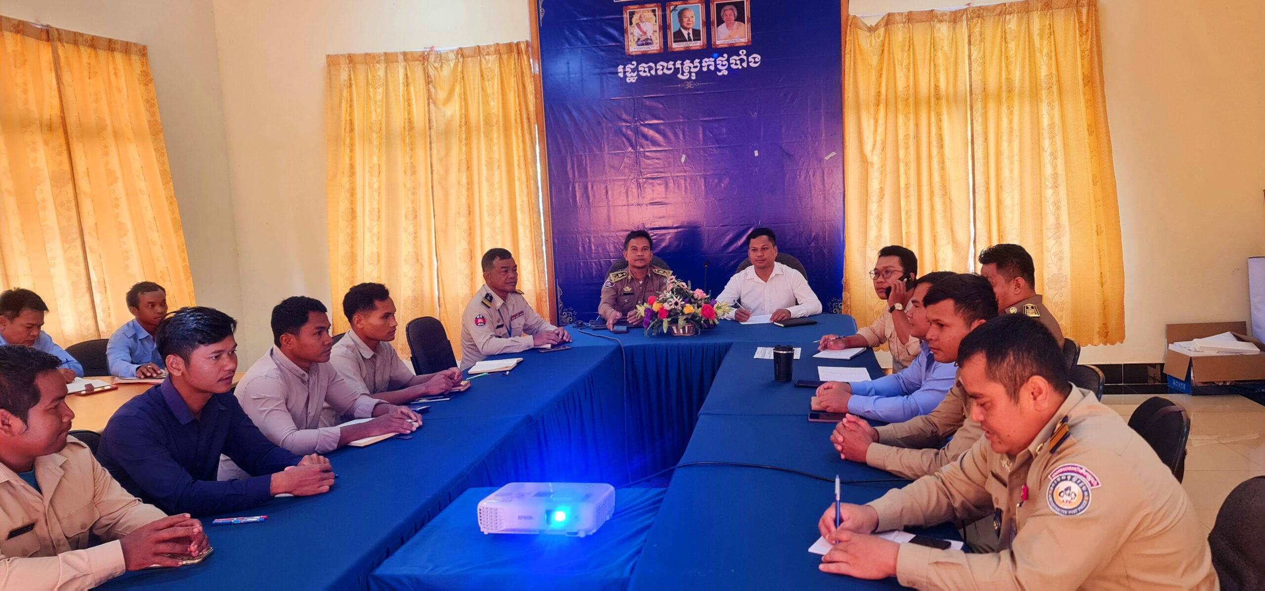 លោក ជ្រាយ ធី ជំទប់ទី១និងលោក ឡាយ វទ្ធីជំនួយការហិរញ្ញាវត្ថុឃុំជំនាប់បានអញ្ចើញចូលរួមវគ្គបណ្ដុះបណ្ដាលព័ត៏មានវិឡាសម្រាប់រដ្ឋបាលស្រុក ឃុំសង្កាត់ក្រោមអធិបតីលោក ឈឺន ភស្ដា អភិបាលរងស្រុកថ្មបាំងនិង លោក ហេង គីមឆន នាយកទីចាត់ការរដ្ឋបាលសាលាខេត្ត