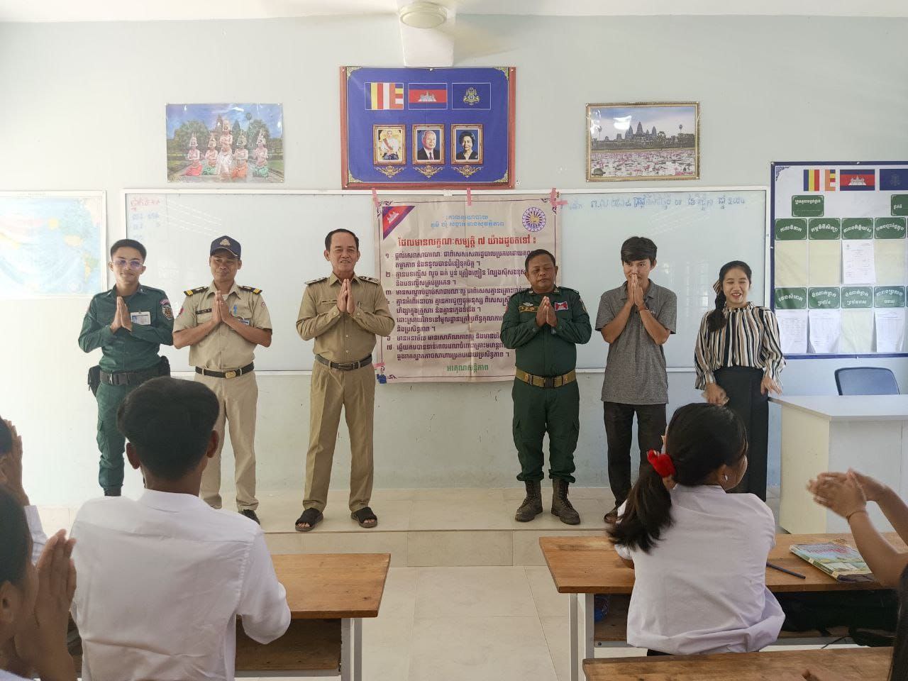 លោក ម៉ែន ឈា  សមាជិកក្រុមប្រឹក្សា បានដឹកនាំកម្លាំងប៉ុស្តិ៍នគរបាលរដ្ឋបាលតាតៃក្រោម បានចុះបើកវេទិកាសាធារណៈផ្សព្វផ្សាយអំពីគោលនយោបាយ ភូមិ.ឃុំ.សង្កាត់ មានសុវត្ថិភាពទាំង ០៧ចំនុច