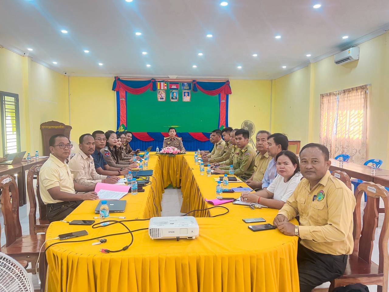 លោក សុខ ភិរម្យ អភិបាល នៃគណ:អភិបាលស្រុកមណ្ឌលសីមា បានអញ្ជើញជាអធិបតីក្នុងពិធីបើកវគ្គបណ្ដុះបណ្តាលអំពីការងារព័ត៌មានវិទ្យា ជូនមន្ត្រីទទួលបន្ទុកព័ត៌មានវិទ្យា សម្រាប់រដ្ឋបាលស្រុក ឃុំ ព្រមទាំងអធិការនគរបាលស្រុក និងប៉ុស្តិ៍នគរបាលរដ្ឋបាលឃុំទាំងបី នៃស្រុកមណ្ឌលសីមា