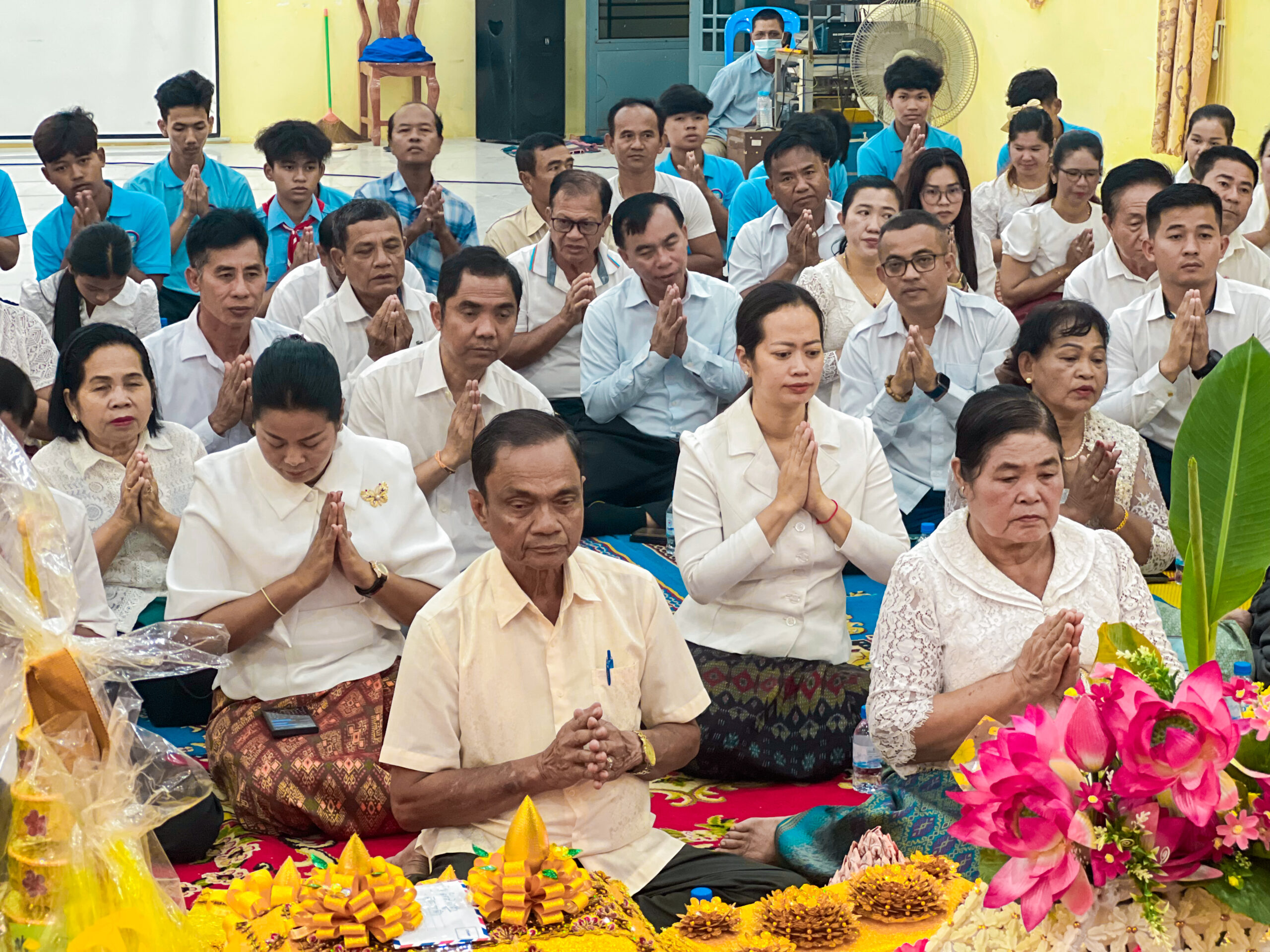 លោកស្រី ឈី វ៉ា អភិបាលរង នៃគណៈអភិបាលខេត្តកោះកុង បានអញ្ជើញចូលរួមប្រារព្ធពិធីសូត្រមន្តអង្គកឋិនទានមហាសាមគ្គី សម្រាប់ដង្ហែរទៅកាន់នៅវត្តគីរីវង្សរតនារាម (វត្តគីរីវង្ស) ស្ថិតនៅឃុំប៉ាក់ខ្លង ស្រុកមណ្ឌលសីមា ខេត្តកោះកុង