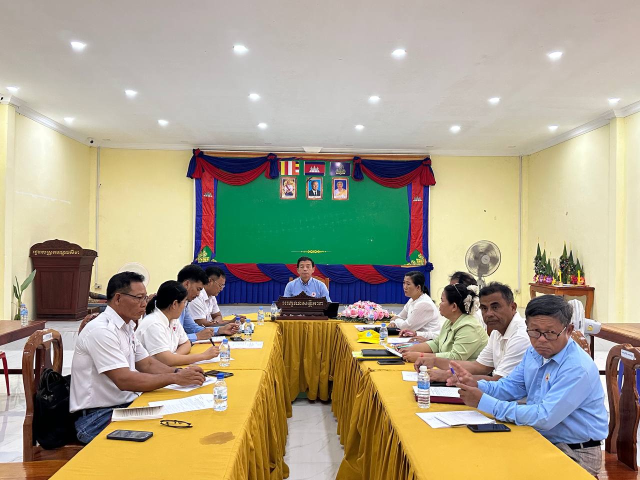 កិច្ចប្រជុំត្រៀមរៀបចំពិធីសម្ពោធអគារទីស្នាក់ការអនុសាខាកាកបាទក្រហមកម្ពុជា ស្រុកមណ្ឌលសីមា ខេត្តកោះកុង