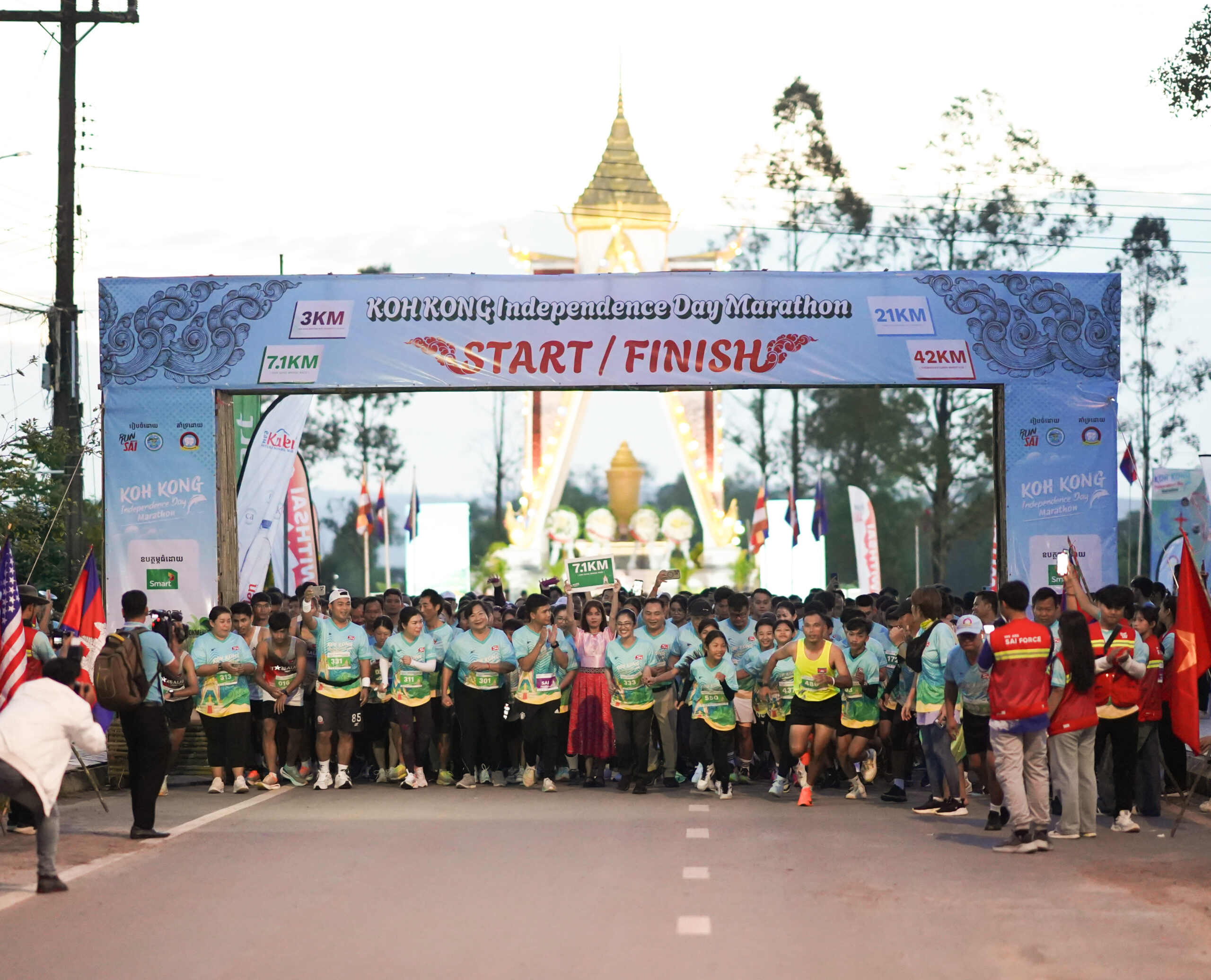 លោកជំទាវ មិថុនា ភូថង អភិបាល នៃគណៈអភិបាលខេត្តកោះកុង បានអញ្ជើញជាអធិបតី ព្រឹត្តិការណ៍រត់ ដើម្បីអបអរសាទរខួបអនុស្សាវរីយ៍លើកទី៧១ នៃទិវាបុណ្យឯករាជ្យជាតិ ៩ វិច្ឆិកា និងទិវាកំណើតនៃកងយោធពលខេមរភូមិន្ទ ឆ្នាំ២០២៤