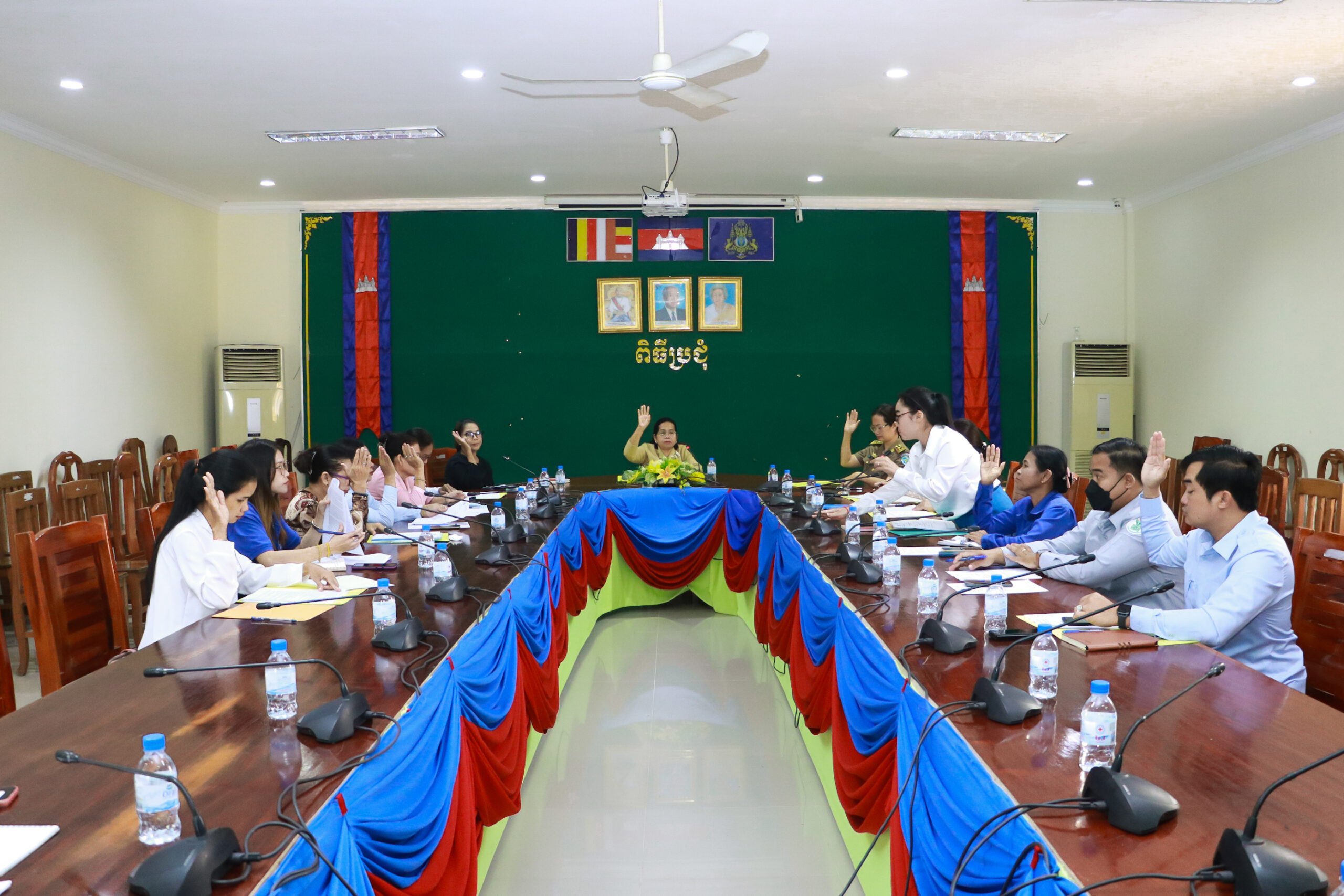 លោកជំទាវ ចេង វន្នី សមាជិកក្រុមប្រឹក្សាខេត្ត និងជាប្រធានគណៈកម្មាធិការពិគ្រោះយោបល់ស្ត្រី និងកុមារខេត្ត បានអញ្ជើញជាអធិបតី ដឹកនាំកិច្ចប្រជុំសាមញ្ញលើកទី៤ របស់ គ.ក.ស.ក ខេត្ត