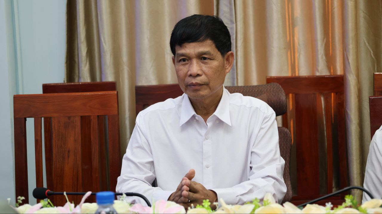 រដ្ឋបាលខេត្តកោះកុង សូមថ្លែងអំណរគុណចំពោះ ឯកឧត្តមវេជ្ជបណ្ឌិត ទៅ ម៉ឹង ប្រធានមន្ទីរសុខាភិបាល នៃរដ្ឋបាលខេត្តកោះកុង បានឧបត្ថម្ភថវិកា ចំនួន ៤០០ ០០០រៀល សម្រាប់រៀបចំពិធីបុណ្យអុំទូក បណ្តែតប្រទីប និងសំពះព្រះខែ អកអំបុក ឆ្នាំ២០២៤