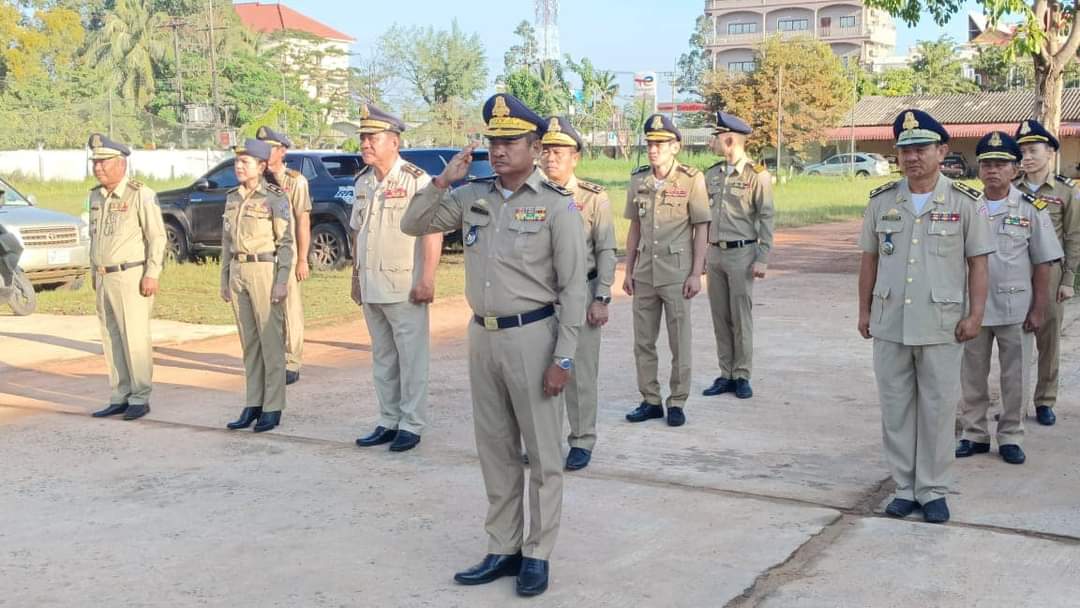 លោកឧត្តមសេនីយ៍ទោ​ គង់​ មនោ​ ​ស្នងការនគរបាល​ខេត្ត​កោះកុង បានដឹកនាំ​កងកម្លាំងនគរបាល​ស្នងការដ្ឋាននគរបាលខេត្តកោះកុង គោរពទង់ជាតិ នៃព្រះរាជាណាចក្រកម្ពុជា