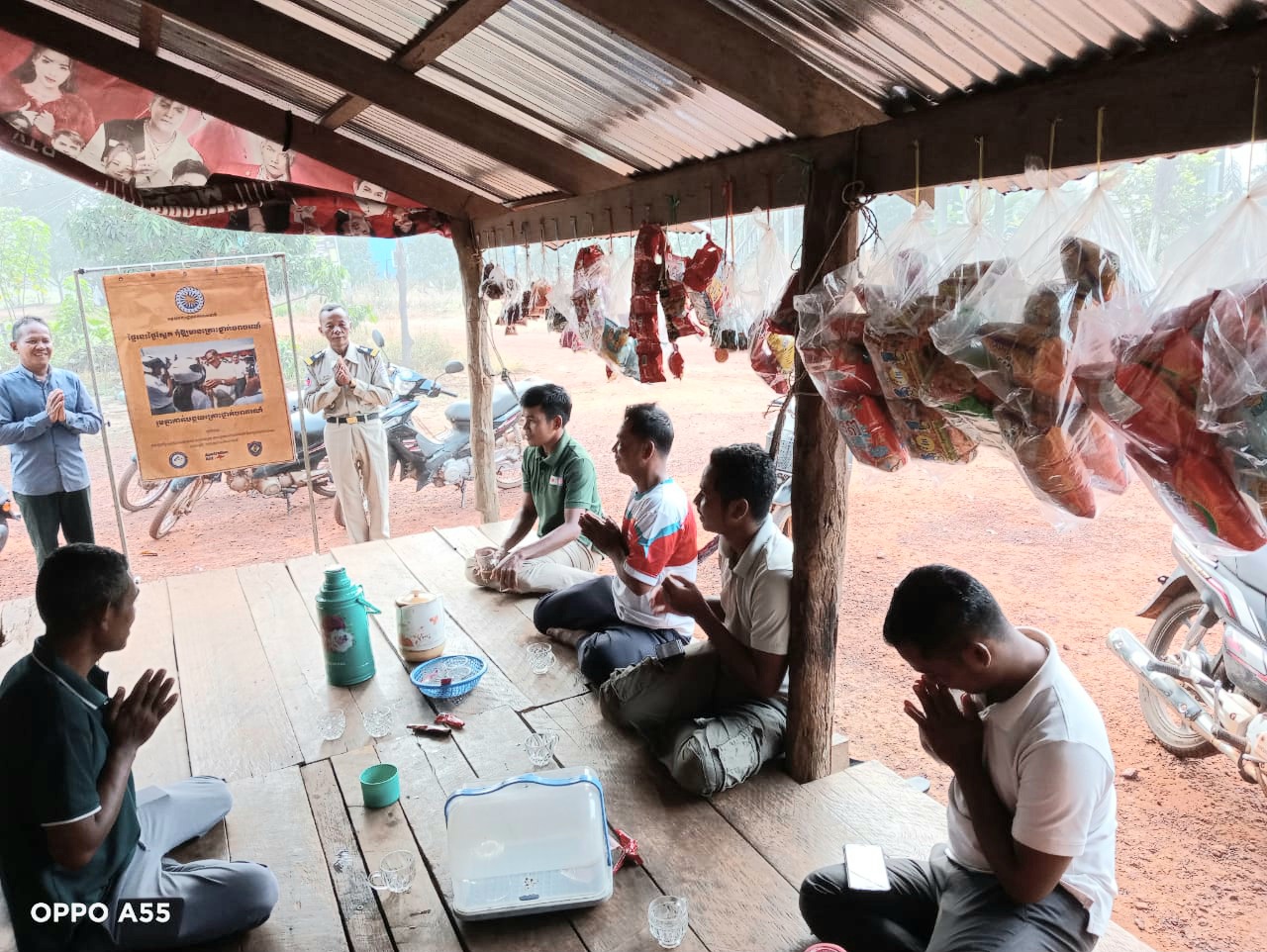 ប៉ុស្តិ៍នគរបាលរដ្ឋបាលឃុំថ្មដូនពៅ បានចុះល្បាតក្នុងមូលដ្ឋាន និងបានសហការជាមួយលោកមេភូមិ អនុភូមិ និងសមាជិកភូមិ បានចុះផ្សព្វផ្សាយគោលនយោបាយភូមិ ឃុំមានសុវត្ថិភាព