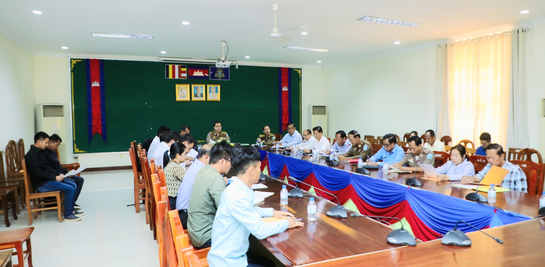 លោក ឈេង សុវណ្ណដា អភិបាលរង នៃគណៈអភិបាលខេត្តកោះកុង បានអញ្ជើញដឹកនាំកិច្ចប្រជុំ អនុគណៈកម្មការដោះស្រាយផលប៉ះពាល់ សម្រាប់ជួយសម្របសម្រួល និងសម្រេចពាក់ព័ន្ធគម្រោងខ្សែបញ្ជូនអគ្គិសនីតង់ស្យុង ២៣០ គីឡូវ៉ុល ពីវារីអគ្គិសនីស្ទឹងមេទឹក មកអនុស្ថានីអគ្គិសនីក្រុងខេមរភូមិន្ទ ខេត្តកោះកុង