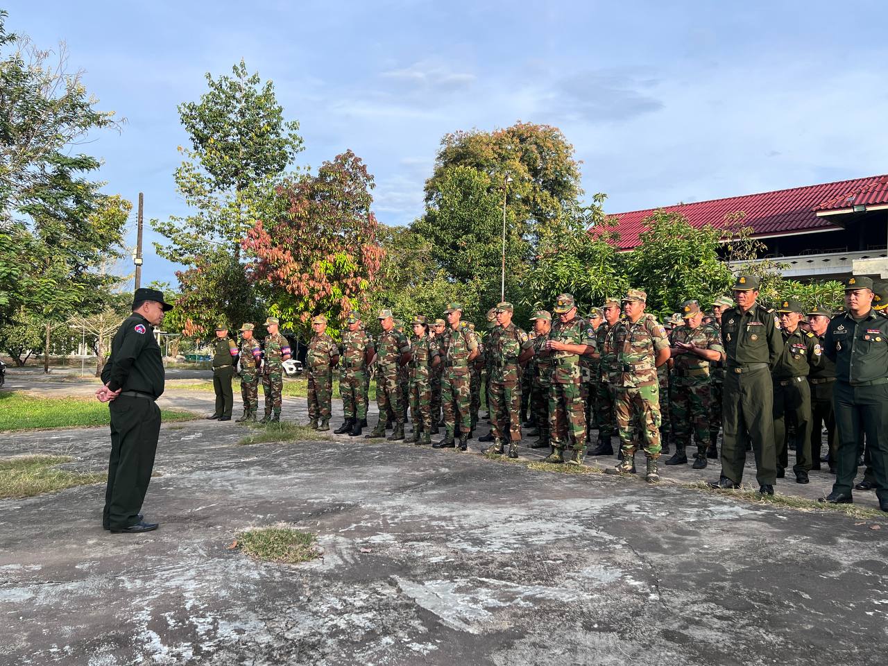 នៅទីបញ្ជាការបានគោរពទង់ជាតិមួយលើកដឹកនាំដោយ លោក វរសេនីយ៍ឯក ប្រាក់ យន្ត មេបញ្ជាការរង ប្រចាំបញ្ជា អនុសេនីយ៍ទោ ហេង វាសនា ប្រចាំមណ្ឌល