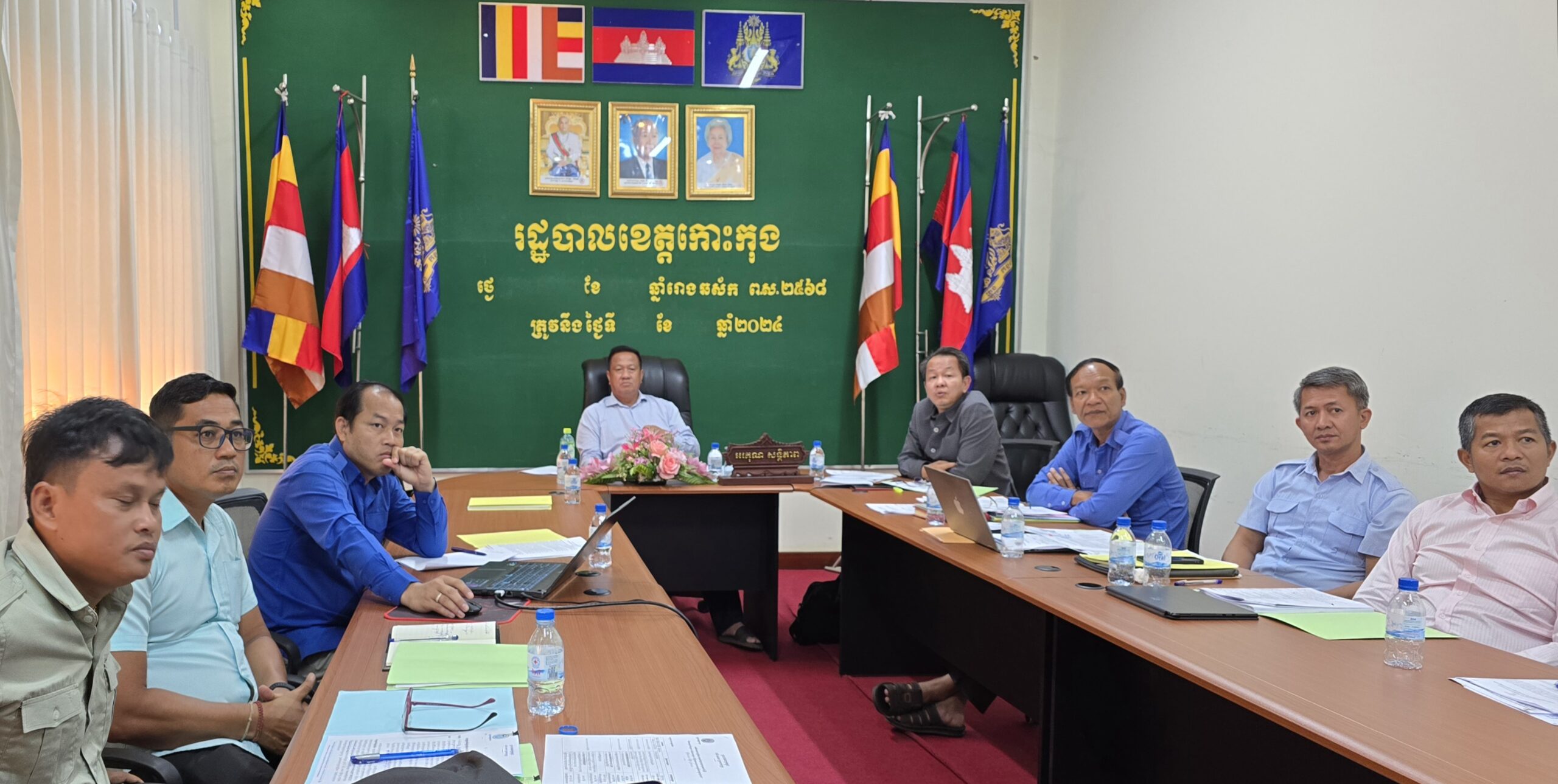 លោក ស្រេង ហុង អភិបាលរង នៃគណៈអភិបាលខេត្តកោះកុង បានអញ្ជើញដឹកនាំកិច្ចប្រជុំត្រៀមរៀបចំកិច្ចប្រជុំវេទិកា រវាងរាជរដ្ឋាភិបាល ជាមួយនឹងរដ្ឋបាលថ្នាក់ក្រោមជាតិ ស្តីពី”កំណែទម្រង់វិមជ្ឈការ និងវិសហមជ្ឈការ ដើម្បីចូលរួមសម្រេចបានចក្ខុវិស័យកម្ពុជាឆ្នាំ២០២០”