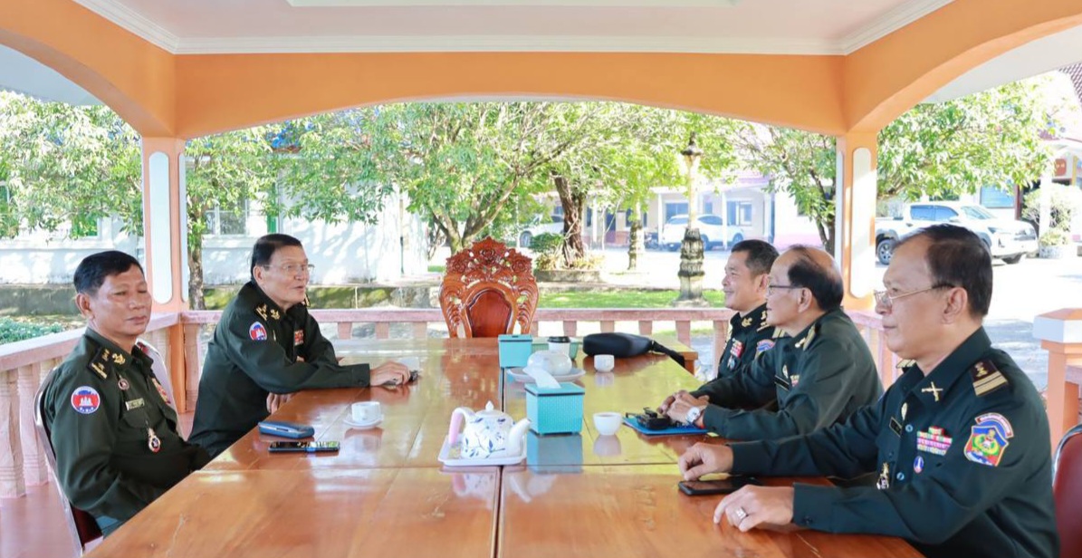 លោកមេបញ្ជាការតំបន់ប្រតិបត្តិការសឹករងកោះកុង បានទទួលស្វាគមន៍ និងពិភាក្សាការងារជាមួយឯកឧត្តម ឧត្តមសេនីយ៍ឯក ស៊ាម ហ៊ មេបញ្ជាការរង កងទ័ពជើងគោក