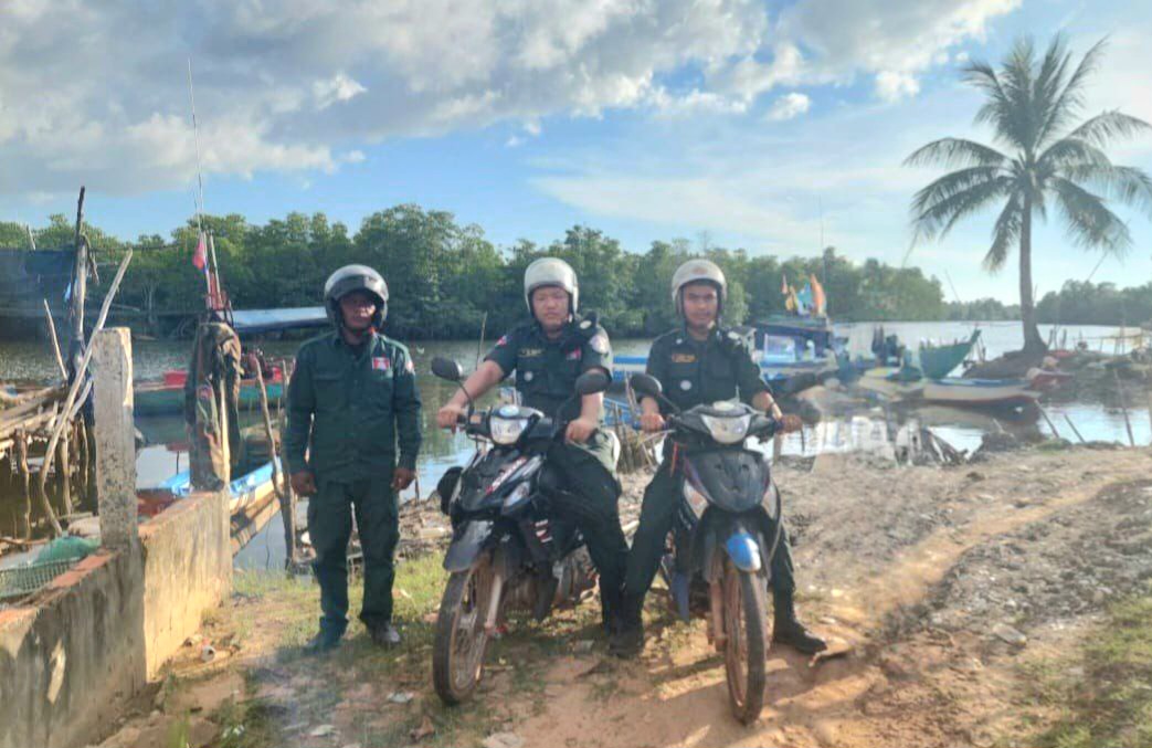 លោកវរសេនីយ៍ត្រី ព្រំ ឆើយ នាយប៉ុស្តិ៍​នគរបាល​រដ្ឋ​បាល​ស្រែអំបិល បានបែងចែកកម្លាំងប៉ុស្តិ៍ ផ្ដល់​សេវាសាធារណៈជូនប្រជាពលរដ្ឋ ទទួល​ពត៌មាន និងត្រៀមលក្ខណៈជួយសង្គ្រោះ ប្រចាំការនៅប៉ុស្ដិ៍រដ្ឋបាល ២៤/២៤ម៉ោង ចុះល្បាតការពារ សន្តិសុខ ចែកអត្តសញ្ញាណប័ណ្ណ ជួយសម្រួលចរាចរណ៍សិស្សានុសិស្ស