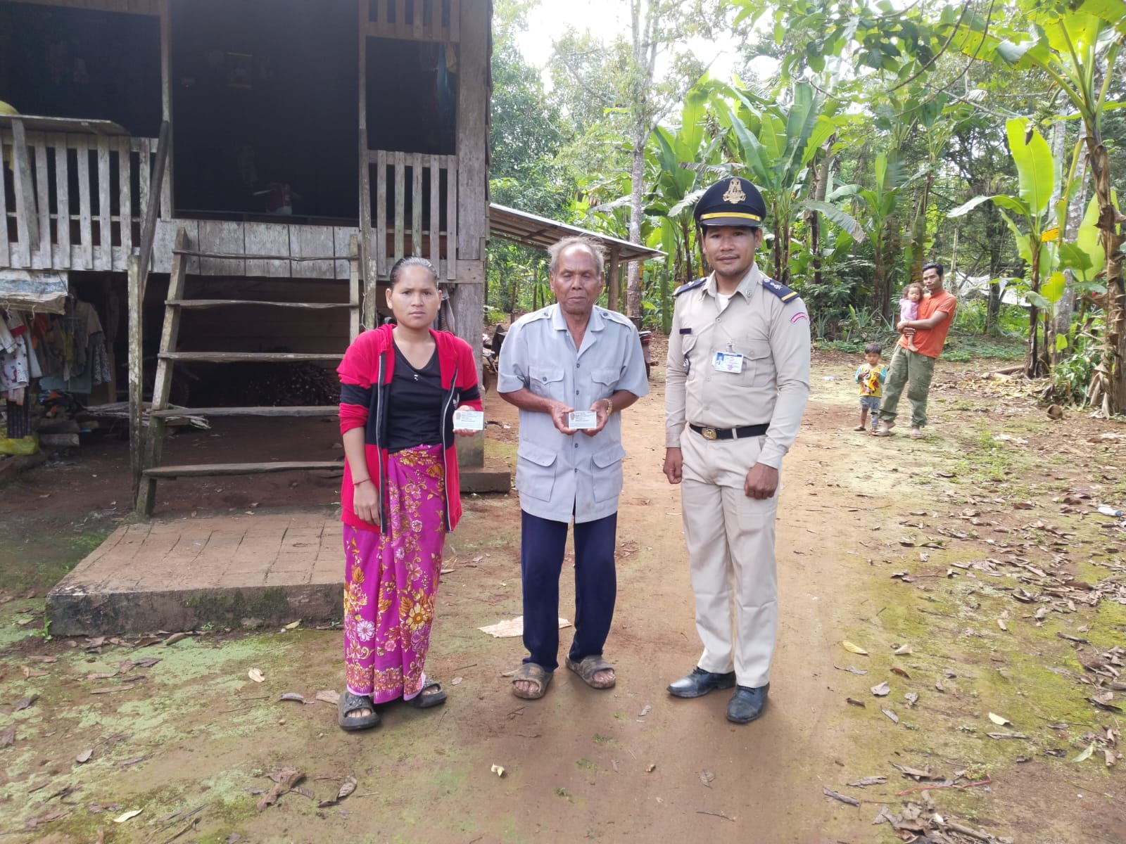 កម្លាំងប៉ុស្តិ៍នគរបាលរដ្ឋបាលឃុំតាទៃលើ បានចុះល្បាត នឹងបានចុះចែកអត្តសញ្ញាណប័ណ្ណសញ្ជាតិខ្មែរ