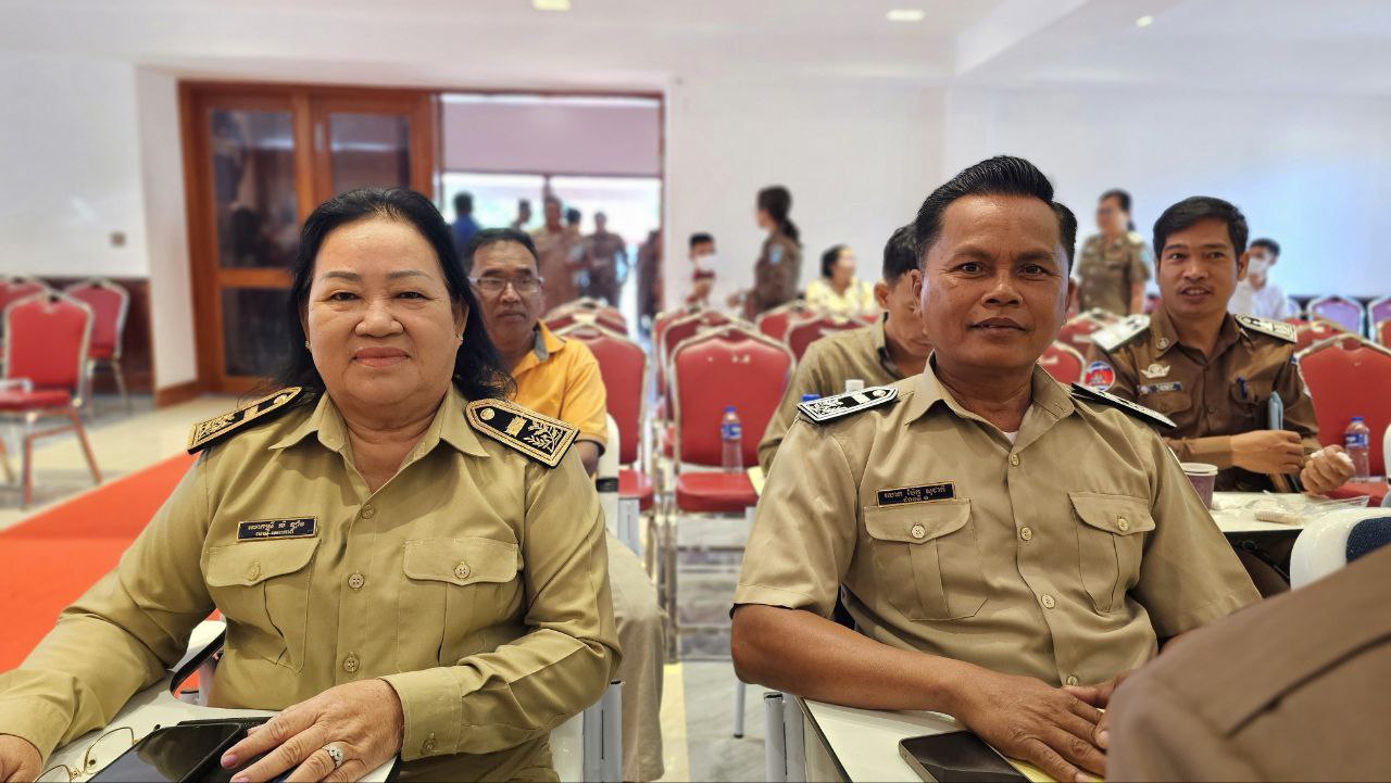 លោកស្រី លិ ឡាំង មេឃុំកោះកាពិ បានចូលរួមវគ្គវេទិកា រវាងរាជរដ្ឋាភិបាល និងរដ្ឋបាលថ្នាក់ក្រោមជាតិ ស្តីពី «កំណែទម្រង់វិមជ្ឈការ និងវិសហមជ្ឈការ ដើម្បីចូលរួមសម្រេចបានចក្ខុវិស័យ កម្ពុជាឆ្នាំ២០៥០» ។