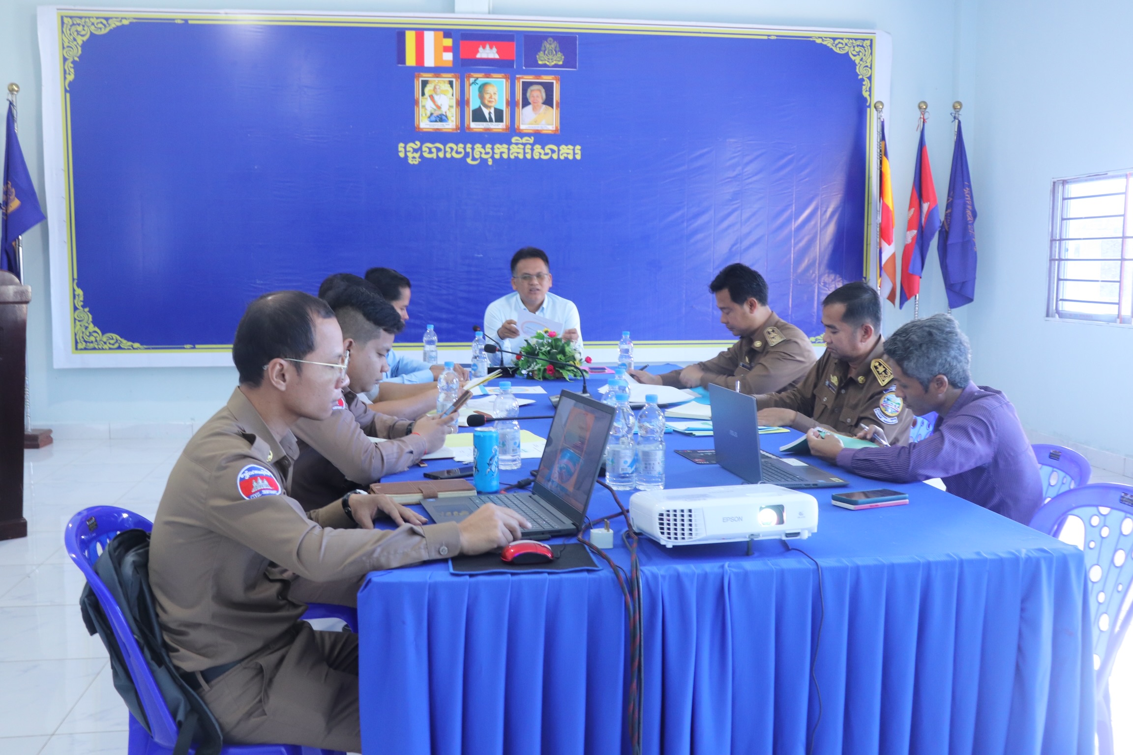 លោក ចេង មុនីរិទ្ធ អភិបាល នៃគណៈអភិបាលស្រុកគិរីសាគរ បានដឹកនាំកិច្ចប្រជុំគណៈអភិបាលស្រុក