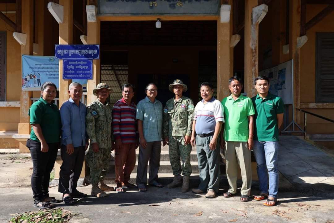លោក អ៊ុល រ៉ាន់ ប្រធានការិយាល័យដែនជម្រកសត្វព្រៃ បានសហការជាមួយអាជ្ញាធរស្ទឹងវែង ដើម្បីបង្ហាញផែនទីព្រំប្រទល់សម្រាប់សហគមន៍តំបន់ការពារធម្មជាតិស្ទឹងវែង