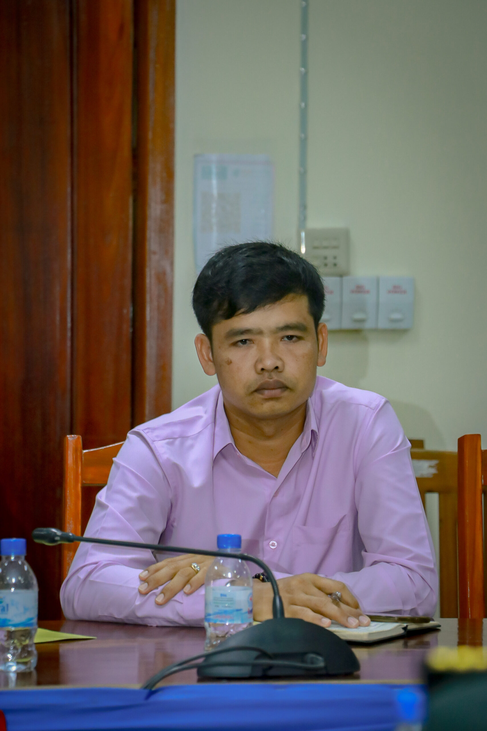 លោក ឃុត មាន អភិបាលរង នៃគណៈអភិបាលស្រុកថ្មបាំង បានអញ្ជើញចូលរួមកិច្ចប្រជុំប្រចាំខែរបស់លេខាធិការដ្ឋានក្រុមប្រឹក្សាប្រឡងប្រណាំងអនុវត្តគោលនយោបាយភូមិ ឃុំ សង្កាត់មានសុវត្ថិភាពរបស់គណៈ បញ្ជាការឯកភាពរដ្ឋបាលខេត្តកោះកុង