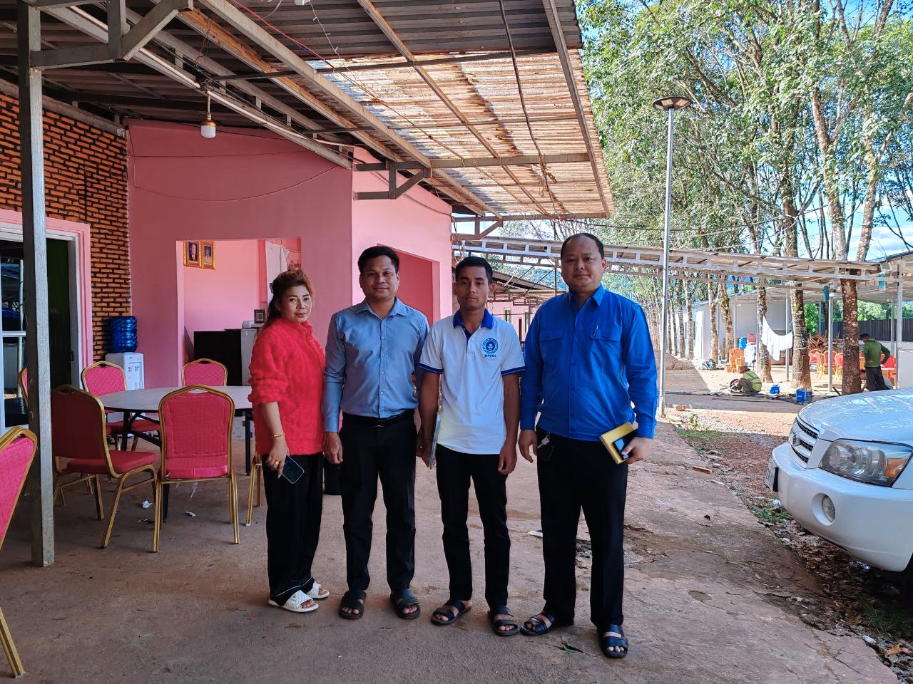 លោក ឈឺន ភស្តារ អភិបាលរង នៃគណ:អភិបាលស្រុកថ្មបាំង បានចុះត្រួតពិនិត្យទីតាំងស្នើសុំច្បាប់អាជីវកម្មខារ៉ាអូខេ និងភោជនីយដ្ឋាន និងអាហារដ្ឋានទេសចរណ៍