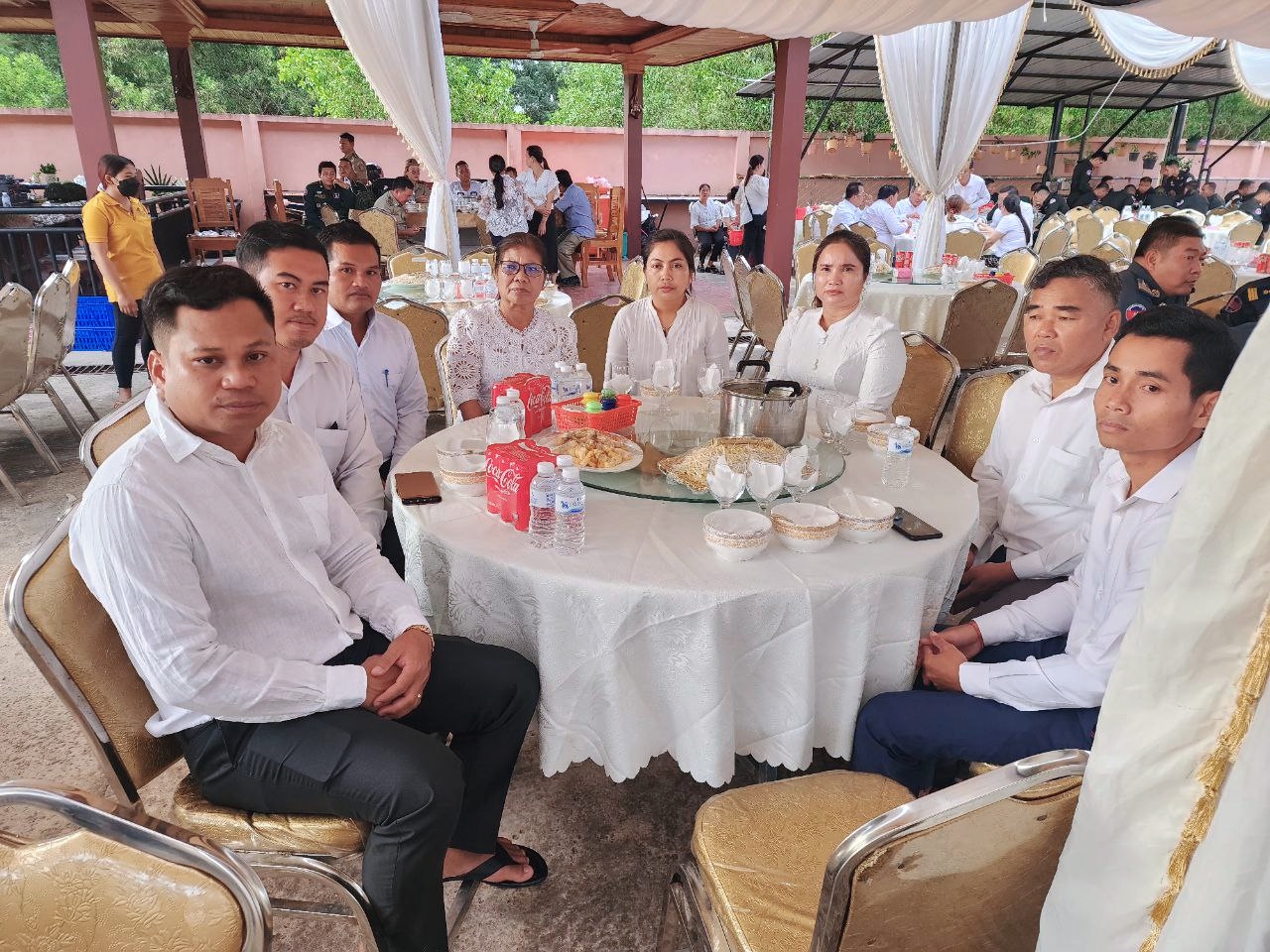 លោកស្រី អុល បញ្ញា ប្រធានក្រុមប្រឹក្សាស្រុកថ្មបាំង និងលោកស្រី ទួត ហាទីម៉ា អភិបាល នៃគណៈអភិបាលស្រុក លោក លោកស្រីសមាជិកក្រុមប្រឹក្សាស្រុក បានដឹកនាំលោកអភិបាលរងស្រុក និងមន្ត្រីសាលាស្រុក អញ្ជើញចូលរួមគោរពវិញ្ញាណក្ខន្ធសព លោកឧត្តមអគ្គានុរក្សថ្នាក់លេខ២ គ្រី ប៊ុនថា