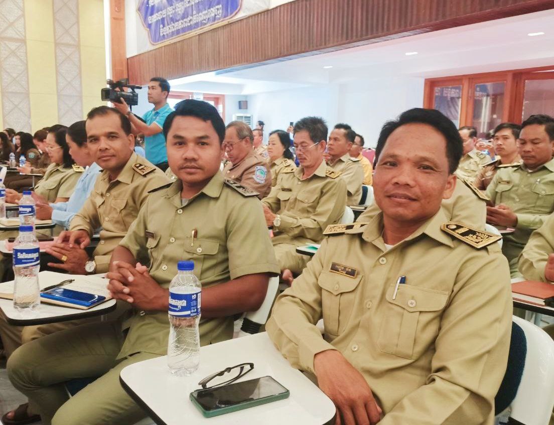 លោក ទិត្យ លីជំទប់ទី២ និងលោក សុខ ឡាយ ស្មៀនឃុំប្រឡាយបានចូលរួមវេទិកាថ្នាក់ខេត្តស្ដីពីការអនុវត្តការងារកំណែរទម្រង់វិមជ្ឍការនិងវិសហវិមជ្ឍការដើម្បីចូលរួមសម្រេចចក្ខុវិស័យកម្ពុជាឆ្នាំ២០៥០ នៅសាលាមហោស្រពខេត្តកោះកុង៕