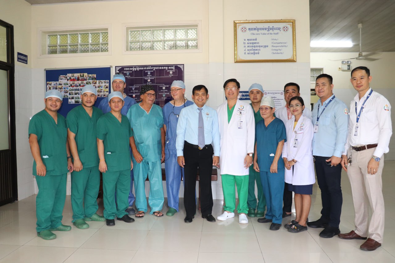 ក្រុមគ្រូពេទ្យនៃមន្ទីរពេទ្យបង្អែកខេត្តកោះកុងសហការជាមួយក្រុមគ្រូពេទ្យជំនាញស្ម័គ្រចិត្តអញ្ជើញមកពីប្រទេសបារាំង ផ្ដល់សេវាពិនិត្យ ព្យាបាលជំងឺជូនប្រជាជននៅមន្ទីរពេទ្យបង្អែកខេត្តកោះកុងនៅថ្ងៃទី៤។