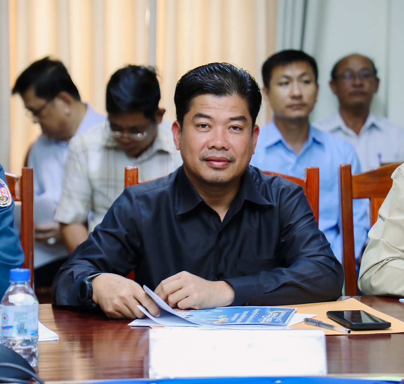លោក ជា ច័ន្ទកញ្ញា អភិបាល នៃគណៈអភិបាលស្រុកស្រែអំបិល បានអញ្ជើញចូលរួមកិច្ចប្រជុំត្រួតពិនិត្យវឌ្ឍនភាព នៃការរៀបចំពិធីបុណ្យអុំទូក បណ្តែតប្រទីប និងសំពះព្រះខែអកអំបុក ក្រោមអធិបតីភាព លោកជំទាវ មិថុនា ភូថង អភិបាល នៃគណៈអភិបាលខេត្តកោះកុង