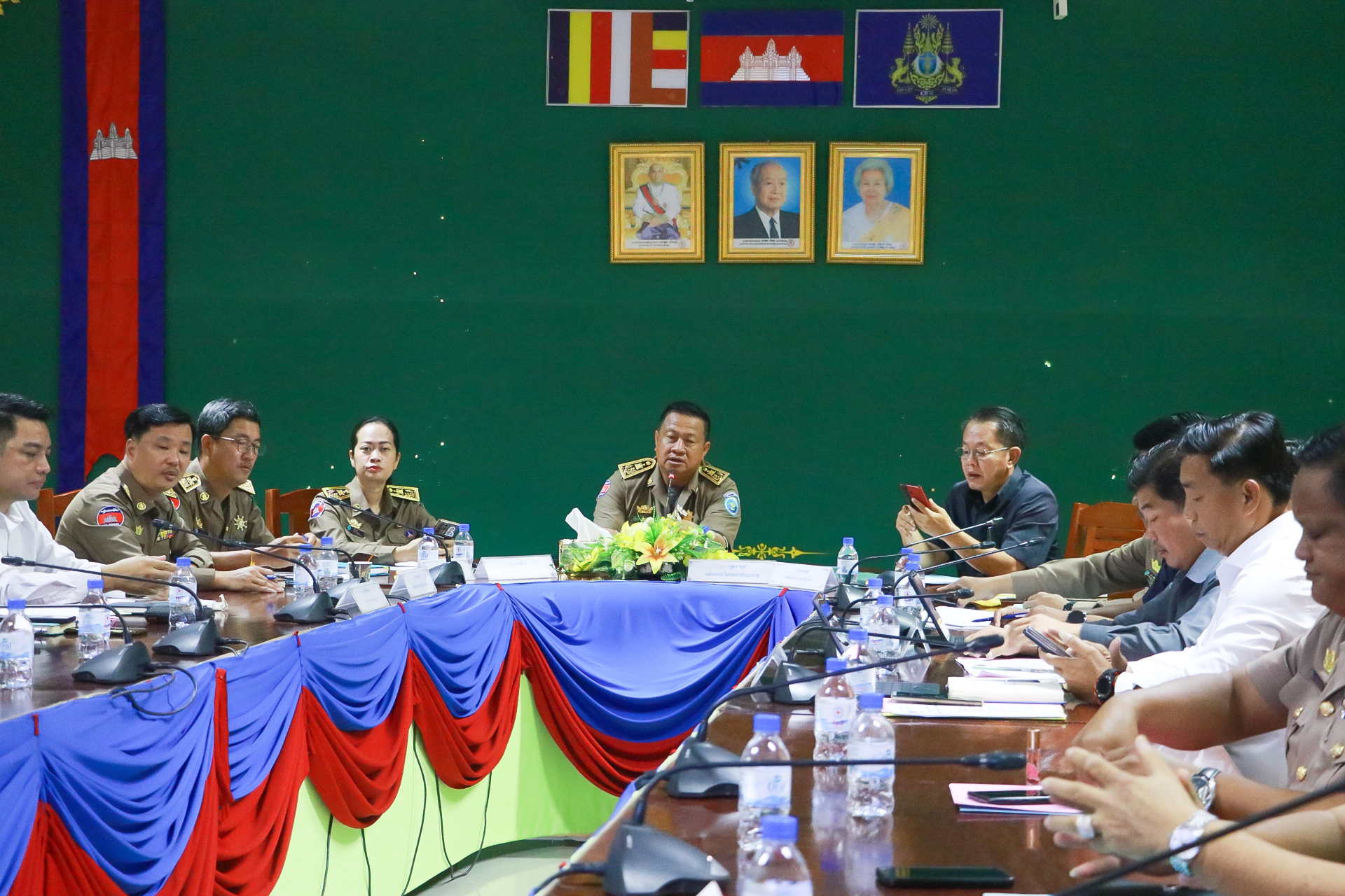 លោក ស្រេង ហុង អភិបាលរង នៃគណៈអភិបាលខេត្តកោះកុង បានអញ្ជើញជាអធិបតី ដឹកនាំ កិច្ចប្រជុំត្រួតពិនិត្យវឌ្ឍនភាពការងារត្រៀមរៀបចំវេទិកា រវាងរាជរដ្ឋាភិបាល និងរដ្ឋបាលថ្នាក់ក្រោមជាតិ ស្តីពីកំណែទម្រង់វិមជ្ឈការ និងវិសហមជ្ឈការ ដើម្បីចូលរួមសម្រេចបានចក្ខុវិស័យកម្ពុជាឆ្នាំ២០៥០