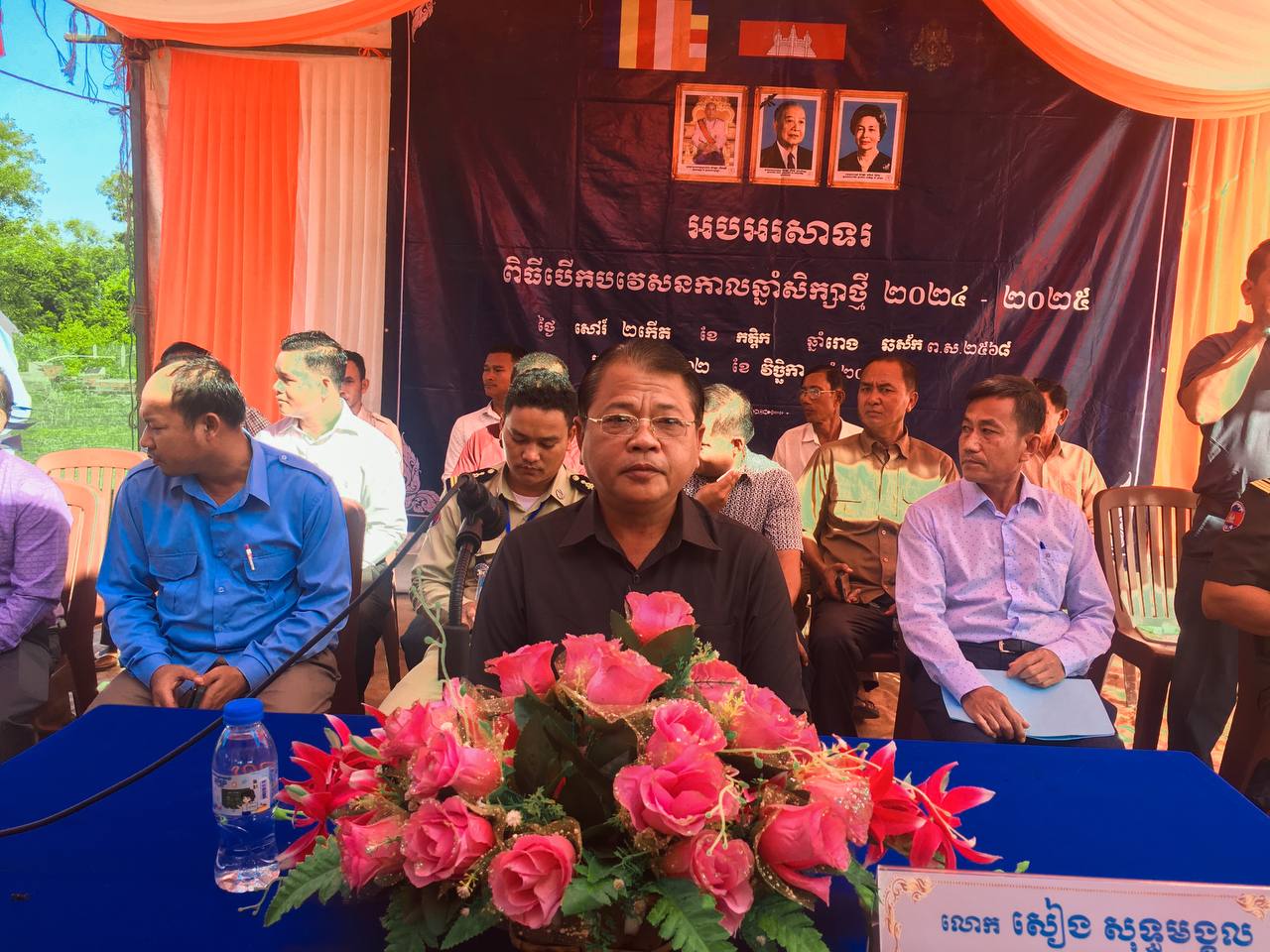 លោក សៀង សុទ្ធមង្គល អភិបាលរងស្រុក តំណាងលោក ជា ច័ន្ទកញ្ញា អភិបាល នៃគណៈអភិបាលស្រុកស្រែអំបិល បានអញ្ជើញ ជាអធិបតីក្នុងពិធីបើកបវេសនកាល ឆ្នាំសិក្សាថ្មី ២០២៤-២០២៥ នៅអនុវិទ្យាល័យជ្រោយស្វាយ