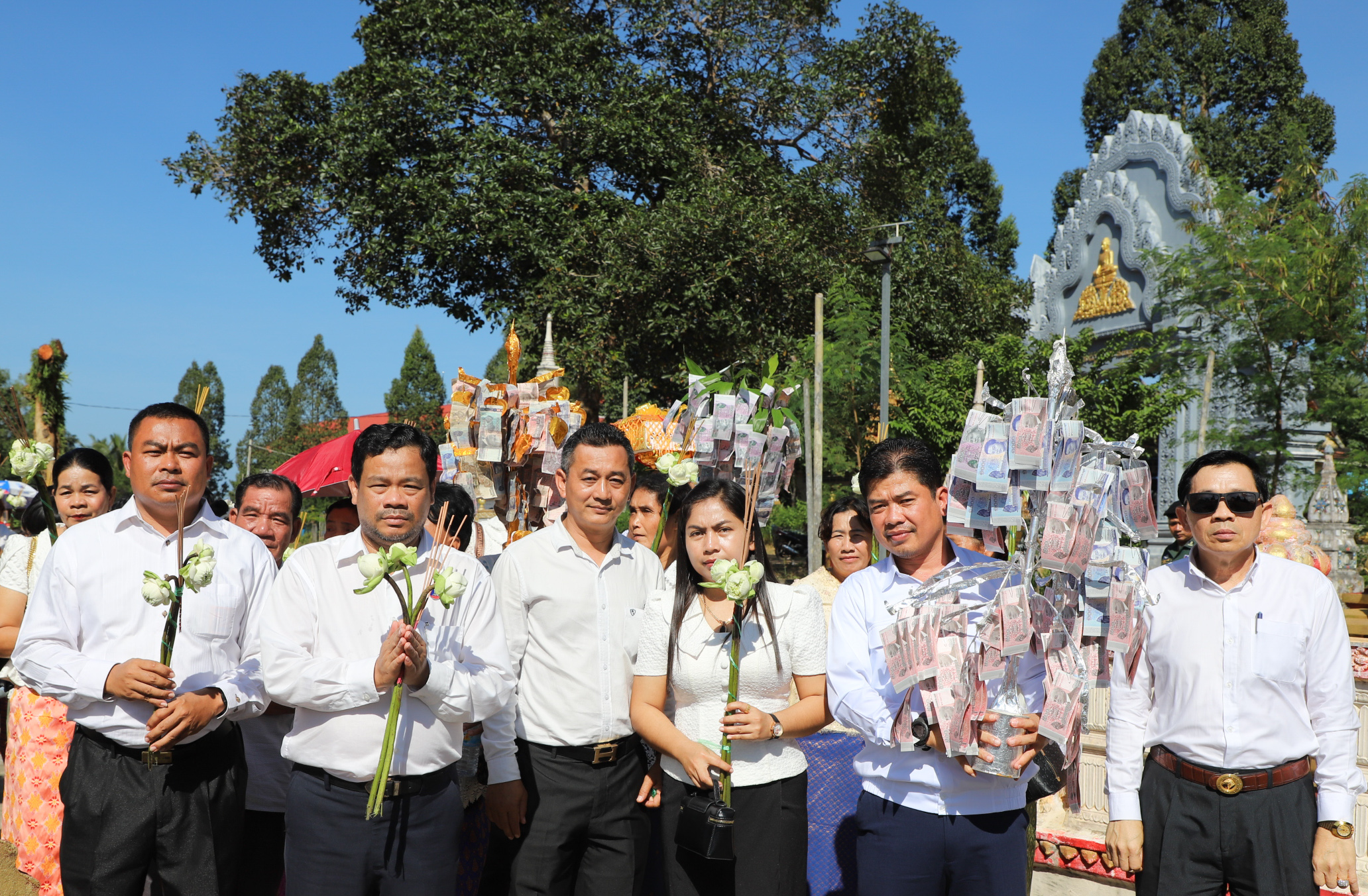 លោក ជា ច័ន្ទកញ្ញា អភិបាល នៃគណៈអភិបាលស្រុកស្រែអំបិល បានអញ្ជើញចូលរួមដង្ហែអង្គកឋិនទានមហាសាមគ្គី ទៅកាន់វត្តឧទ័យ្យារាម (ហៅវត្តជ្រោយប្រស់) ស្ថិតក្នុងឃុំជ្រោយប្រស់