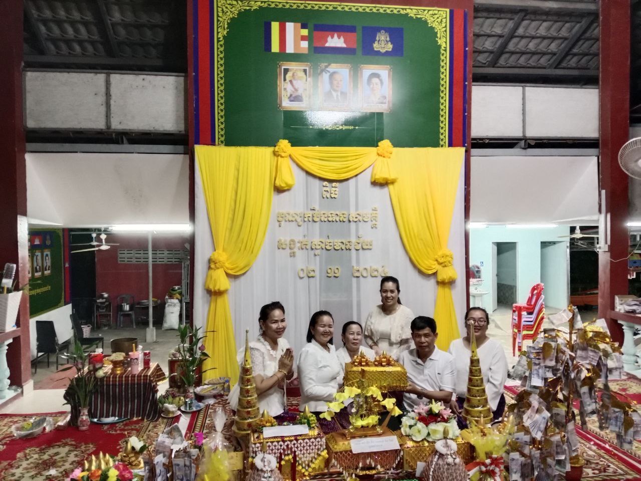 ឯកឧត្ដមវេជ្ជបណ្ឌិត ទៅ ម៉ឹង ប្រធានមន្ទីរសុខាភិបាលនៃរដ្ឋបាលខេត្តកោះកុង និងមន្ត្រីក្រោមឱវាទ បានអញ្ជើញចូលរួមពិធីបុណ្យកឋិនទាន ដង្ហែទៅវត្តតាតៃលើ ស្រុកថ្មបាំង ខេត្តកោះកុង