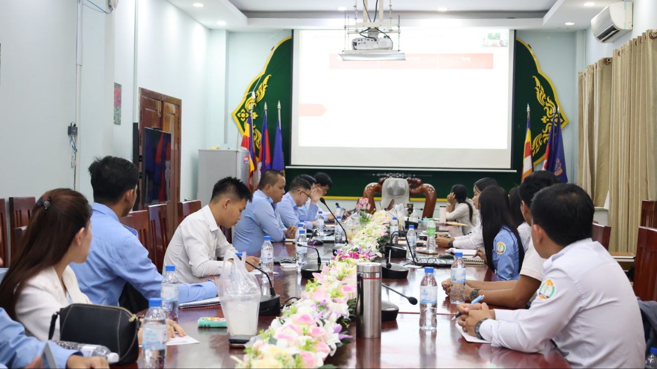ថ្នាក់ដឹកនាំមន្ទីរសុខាភិបាលខេត្តកោះកុង ការិយាល័យទាំងបួន មន្ទីរពេទ្យបង្អែក ការិយាល័យសុខាភិបាលស្រុកប្រតិបត្តិ មណ្ឌលសុខភាព ក្រុមtiger team បានចូលរួម ក្នុងវគ្គបណ្ដុះបណ្ដាល ការចែករំលែកបទពិសោធន៍ ស្តីពី «ភាពជាអ្នកដឹកនាំ និងនវានុវត្តន៍» តាមប្រព័ន្ធវីដេអូសន្និសីទ