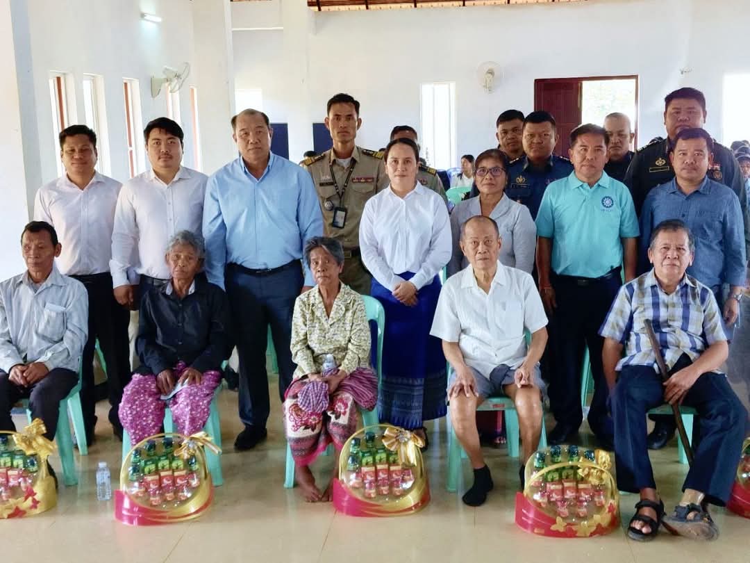 រដ្ឋបាលស្រុកថ្មបាំង បានប្រារព្ធពិធីមីទ្ទិញអបអរសាទរខួបអនុស្សាវរីយ៍ លើកទី៤៦ ទិវាកំណើតរណសិរ្សសាមគ្គី អភិវឌ្ឍន៍មាតុភូមិកម្ពុជា (២ ធ្នូ ១៩៧៨ – ២ ធ្នូ ២០២៤)