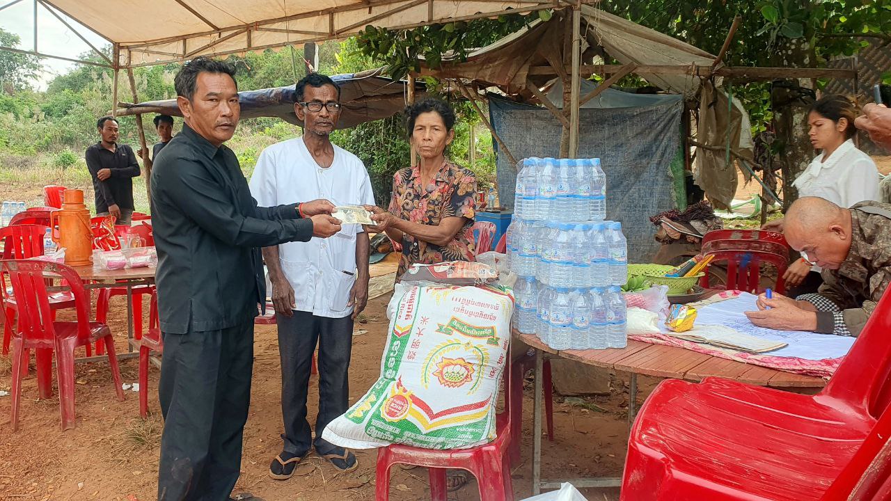 លោក ផង់ សុផាន់ណា មេឃុំឫស្សីជ្រុំ បានចុះសួរសុខទុក្ខនិងចូលរួមរំលែកទុក្ខ នៃសព ឈ្មោះ លី មុល ភេទប្រុស អាយុ៣៩ឆ្នាំ បានទទួលមរណភាព