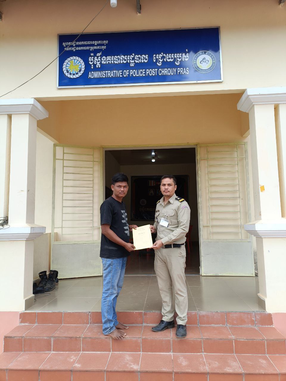 ប៉ុស្តិ៍នគរបាលរដ្ឋបាលឃុំជ្រោយប្រស់ បានចេញល្បាតនៅក្នុងមូលដ្ឋាន និងស្រង់ស្ថិតិពលរដ្ឋមកស្នាក់នៅបណ្តោះអាសន្ន