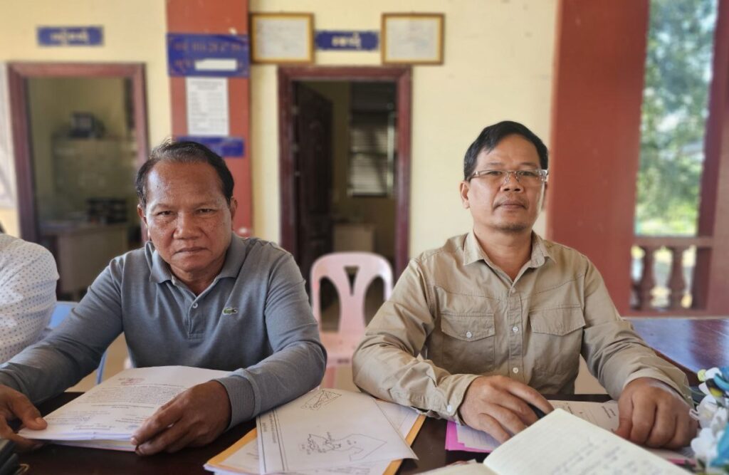 លោក ពុំ ធឿន មេឃុំជ្រោយប្រស់ បានចូលរួមកិច្ចប្រជុំពិភាក្សា ចុះពិនិត្យដោះស្រាយ ករណីមន្ទីរធនធានទឹក និងឧតុនិយមខេត្តកោះកុង ស្នើសូមផ្អាកចេញវិញ្ញាបនបត្រសម្គាល់ម្ចាស់អចលនវត្ថុ ជូនប្រជាពលរដ្ឋ នៃដីក្នុងបរិវេណជុំវិញអាងទឹកជ្រោយប្រស់ ទាំងពីរ