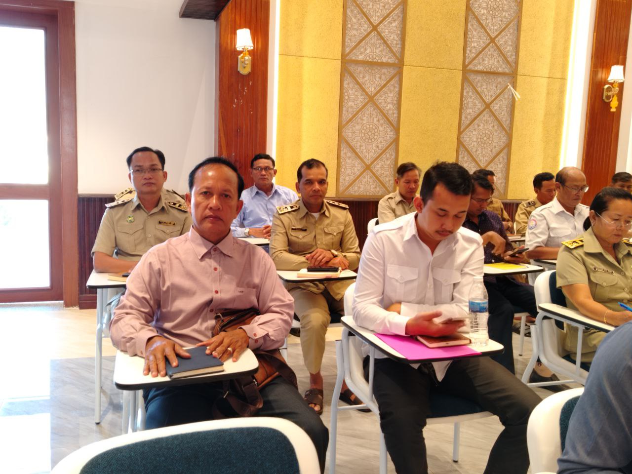 លោក ម៉ុត មាលីវ៉ាត់ សមាជិកក្រុមប្រឹក្សាមេឃុំជ្រោយប្រស់ បានចូលរួមវេទិកាពិគ្រោះយោបល់រវាងរដ្ឋបាលខេត្តកោះកុង និងសង្គម ស៊ីវិល ដែលធ្វើសកម្មភាពក្នុងដែនសមត្ថកិច្ចខេត្ត