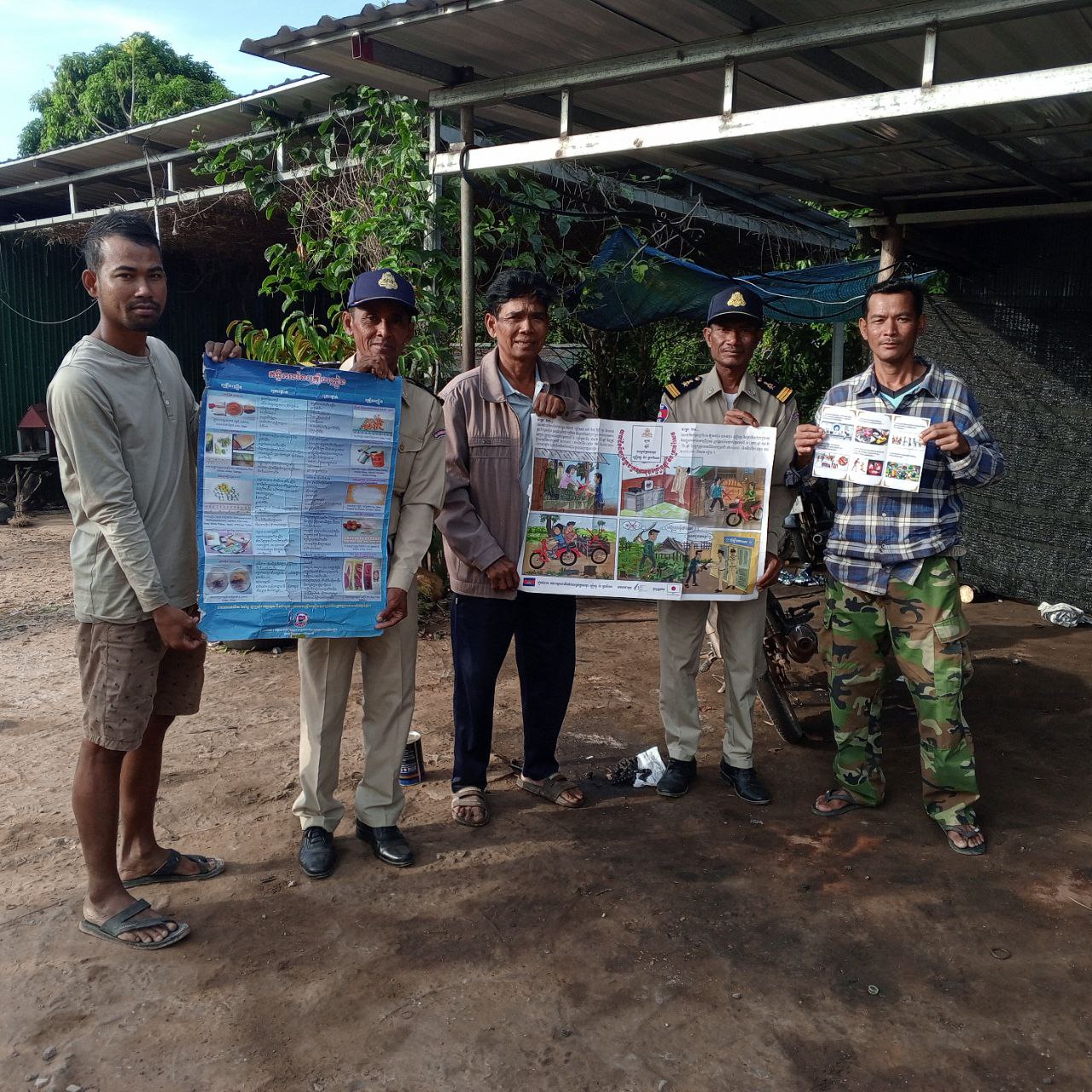 កម្លាំងប៉ុស្តិ៍នគរបាលឃុំជ្រោយប្រស់  បានចុះល្បាតសួរសុខទុក្ខប្រជាពលរដ្ឋតាមខ្នងផ្ទះ និងបានធ្វើការផ្សព្វផ្សាយតាមខ្នងផ្ទះ