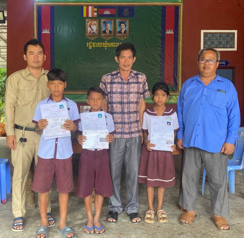 រដ្ឋបាលឃុំកោះស្ដេចបានចុះឈ្មោះសិស្សសាលាបឋមកោះស្ដេចចូលក្នុងកញ្ចប់គ្រួសារ គោល​ ដោយក្នុងនោះចុះជាកញ្ចប់គ្រួសារគោល​ ០៤គ្រួសារ​ និងចុះឈ្មោះសិស្សបានចំនួន​ ២៤ នាក់ ស្រី​ ១១នាក់​ ដេីម្បីទទួលបានថវិកាពីរាជរដ្ឋាភិបាល