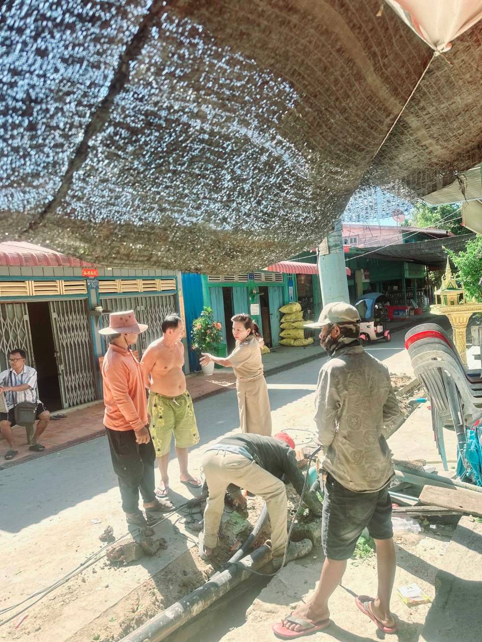 រដ្ឋបាលឃុំកោះស្ដេចបានចុះពិនិត្យ និងសម្របសម្រួលការកប់ទុយោទឹកស្អាតនៅលេី កោះស្ដេច ស្ថិតនៅភូមិកោះស្ដេច