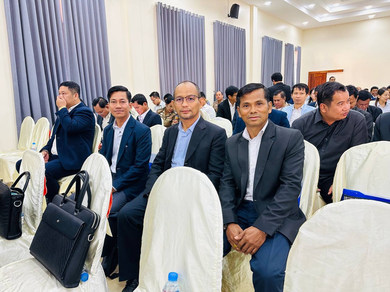 លោក ហាក់ ស៊ីម អភិបាលរងស្រុកមណ្ឌលសីមា បានចូលរួមសិក្ខាសាលាផ្សព្វផ្សាយលិខិតបទដ្ឋានគតិយុត្តពាក់ព័ន្ធ និងការកែលម្អប្រពន្ធ័ជ្រើសរើសមន្ត្រី