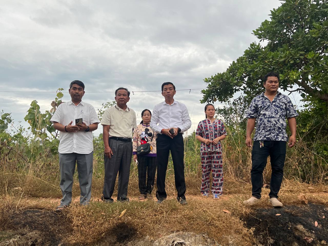 លោក​ សុខ​ ភិរម្យ​ អភិបាល​ស្រុកមណ្ឌលសីមា​ បានដឹកនាំក្រុមការងារថ្នាក់ស្រុក​ លោកមេឃុំ​ ក្រុមប្រឹក្សាឃុំប៉ាក់ខ្លង​ និងមេភូមិចាំយាម​ បានចុះពិនិត្យទីតាំងគម្រោងសាងសង់​ និងជួសជុលផ្លូវបេតុងអាមេ​ សម្រាប់រៀបចំបញ្ជីគម្រោងអាទិភាព​គ្រោងប្រេីប្រាស់មូលនិធិស្រុក​ ឆ្នាំ២០២៥-២០២៧​ របស់រដ្ឋបាលស្រុក​ ស្ថិតនៅភូមិចាំយាម​ ឃុំប៉ាក់ខ្លង
