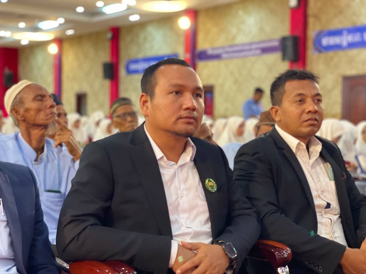 លោក សាន់ អាប់ឌុលការីម សមាជិកក្រុមប្រឹក្សាស្រុកមណ្ឌលសីមា បានអញ្ជើញចូលរួមជាភ្ញៀវកិត្តិយសក្ក្នុង ពិធីជួបជុំប្រចាំឆ្នាំលើកទី៤ សម្រាប់ សិស្ស និស្សិត បញ្ញវន្ត ថ្នាក់ដឹកនាំឥស្លាម ហាកឹមតួន និងគ្រូបង្រៀនខ្មែរឥស្លាម