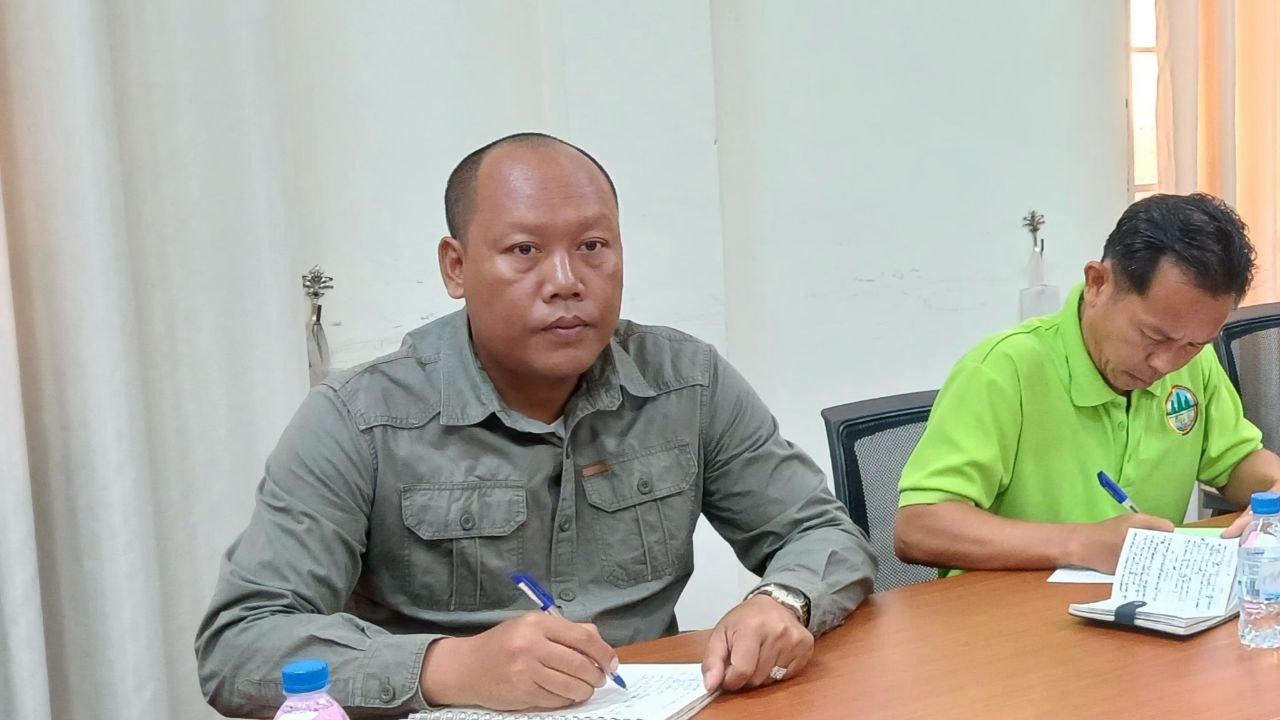 លោក ប៉ែន សុផាត អភិបាលរងស្រុកមណ្ឌលសីមា បានអញ្ជើញចូលរួមកិច្ចប្រជុំក្រុមការងារថ្នាក់ខេត្ត ដើម្បីគ្រប់គ្រង និងតាមដានជាប្រចាំ ក្នុងកិច្ចការប្រមូលផល អនុផលព្រៃឈើ ក្នុងគម្រោងវារី អគ្គិសនីស្ទឹងវាលថ្មកំបុត វារីអគ្គិសនីស្ទឹងឫស្សីជ្រុំកណ្តាល និងវារីអគ្គីសនីស្ទឹងមេទឹក ស្ថិតក្នុងភូមិសាស្ត្រខេត្តកោះកុង