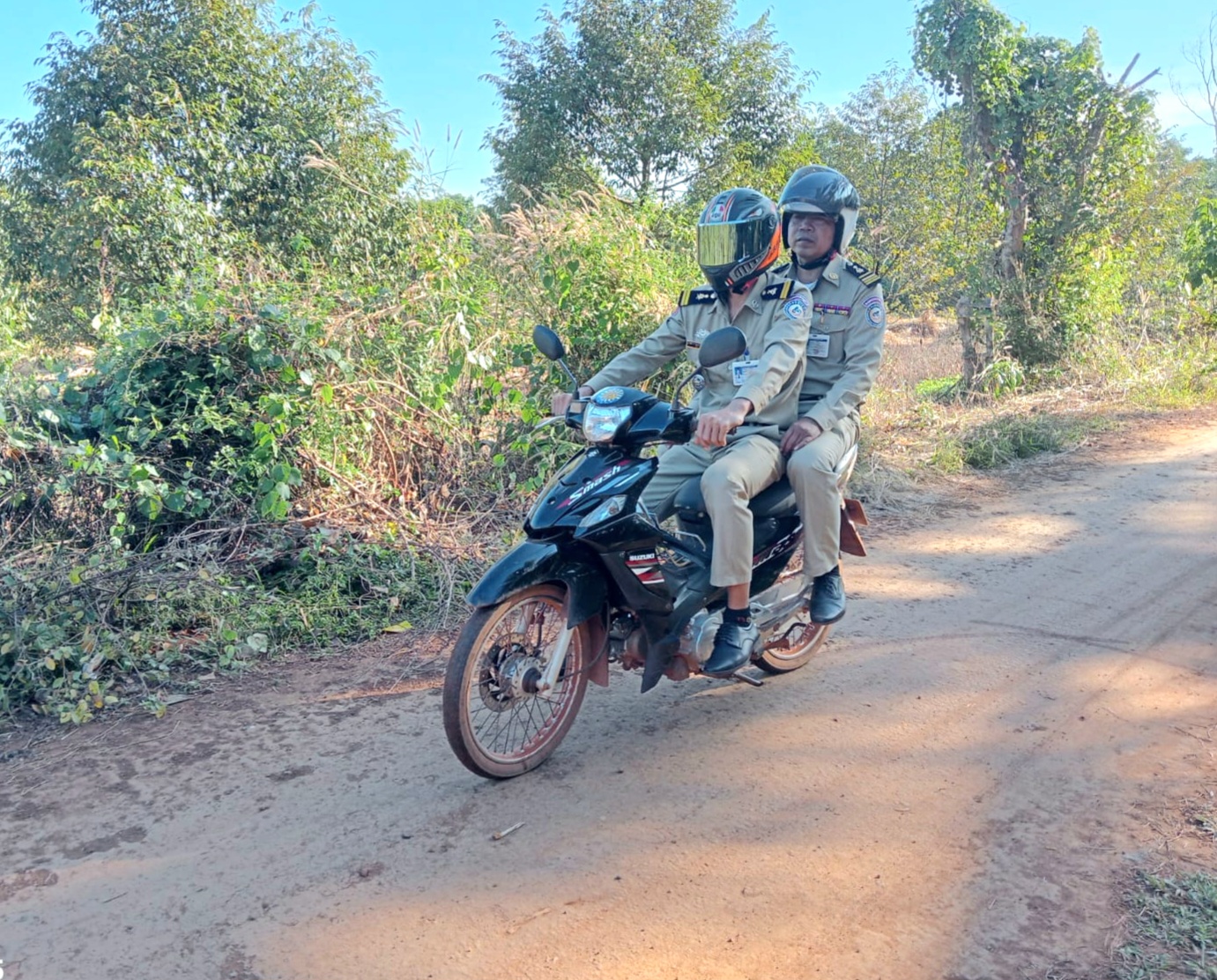 ប៉ុស្តិ៍នគរបាលរដ្ឋបាលឃុំថ្មដូនពៅ បានចេញល្បាតក្នុងមូលដ្ឋាន និងសហការជាមួយក្រុមប្រឹក្សាឃុំ លោកមេភូមិ អនុភូមិនិងសមាជិកភូមិកោះ ចុះបើកវេទិការសាធារណៈអំពីគោលនយោបាយភូមិឃុំមានសុវត្ថិភាព